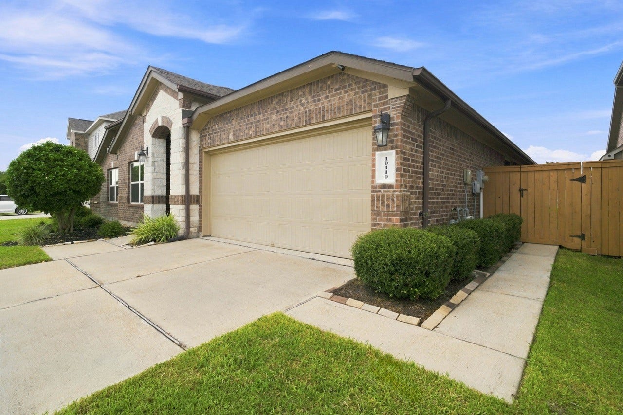10110 Whitney Reach Drive, Rosharon, TX 77583 10110 Whitney Reach Drive, Rosharon, TX 77583