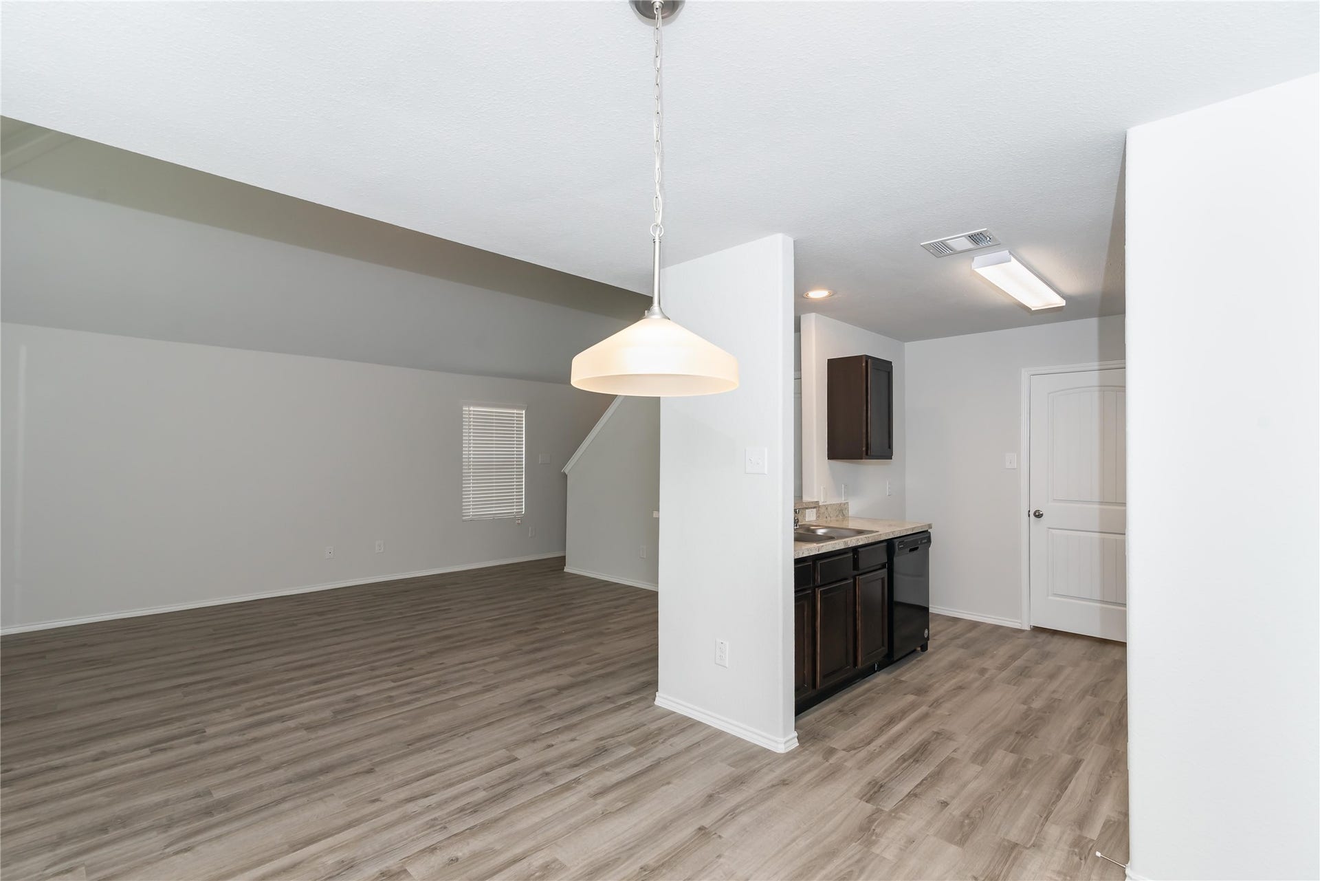 24447 Dolce Marina Court, Katy, TX 77493 Photos may be representative of the floor plan and not the exact home. Finishes, layout, and features of the actual property for lease may vary.