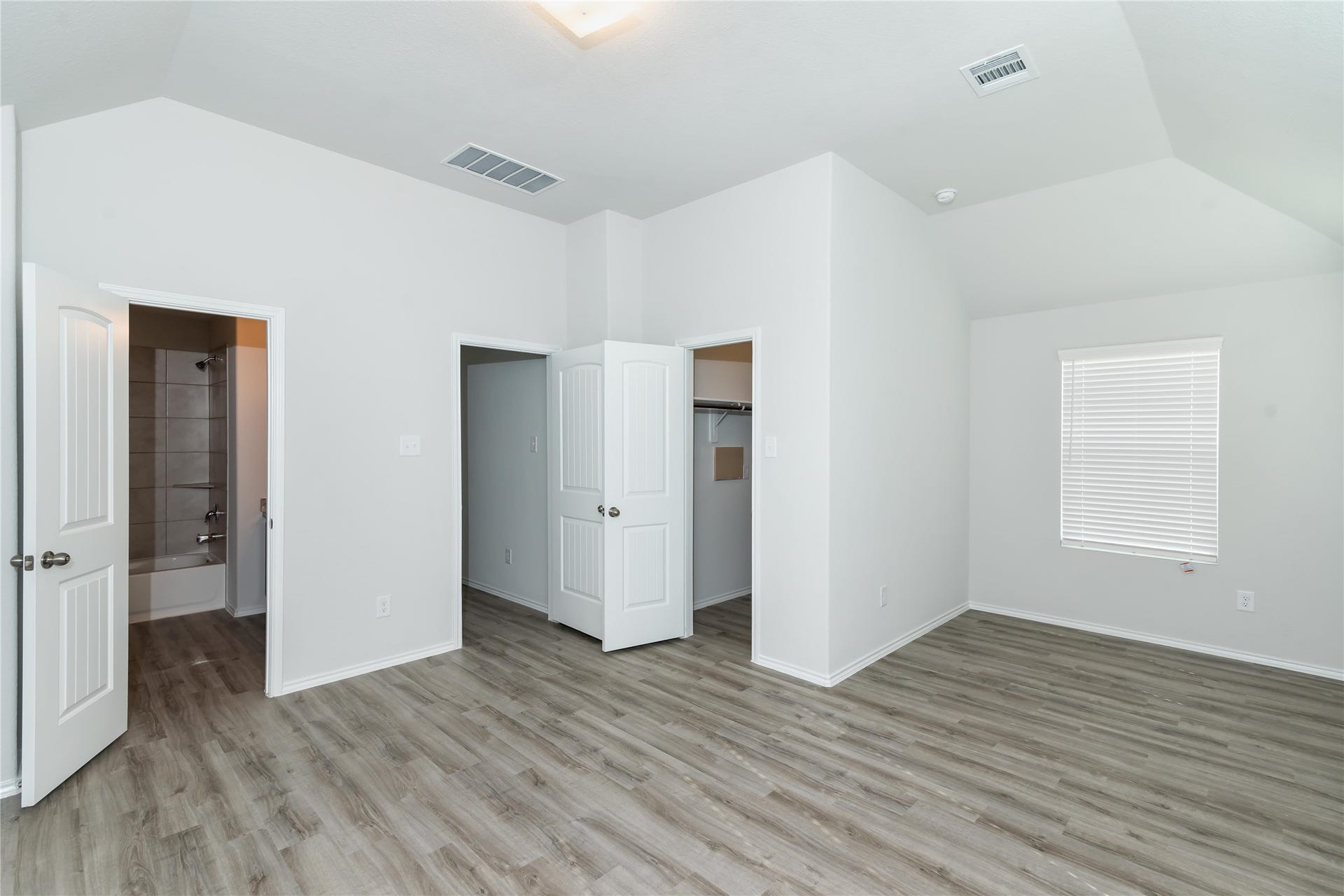 24447 Dolce Marina Court, Katy, TX 77493 Photos may be representative of the floor plan and not the exact home. Finishes, layout, and features of the actual property for lease may vary.