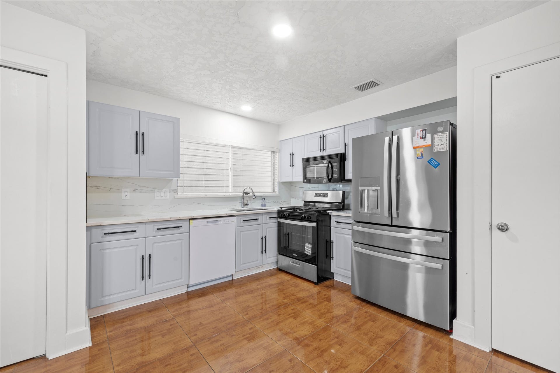 15903 S Alley Court, Houston, TX 77082 15903 S Alley Court, Houston, TX 77082