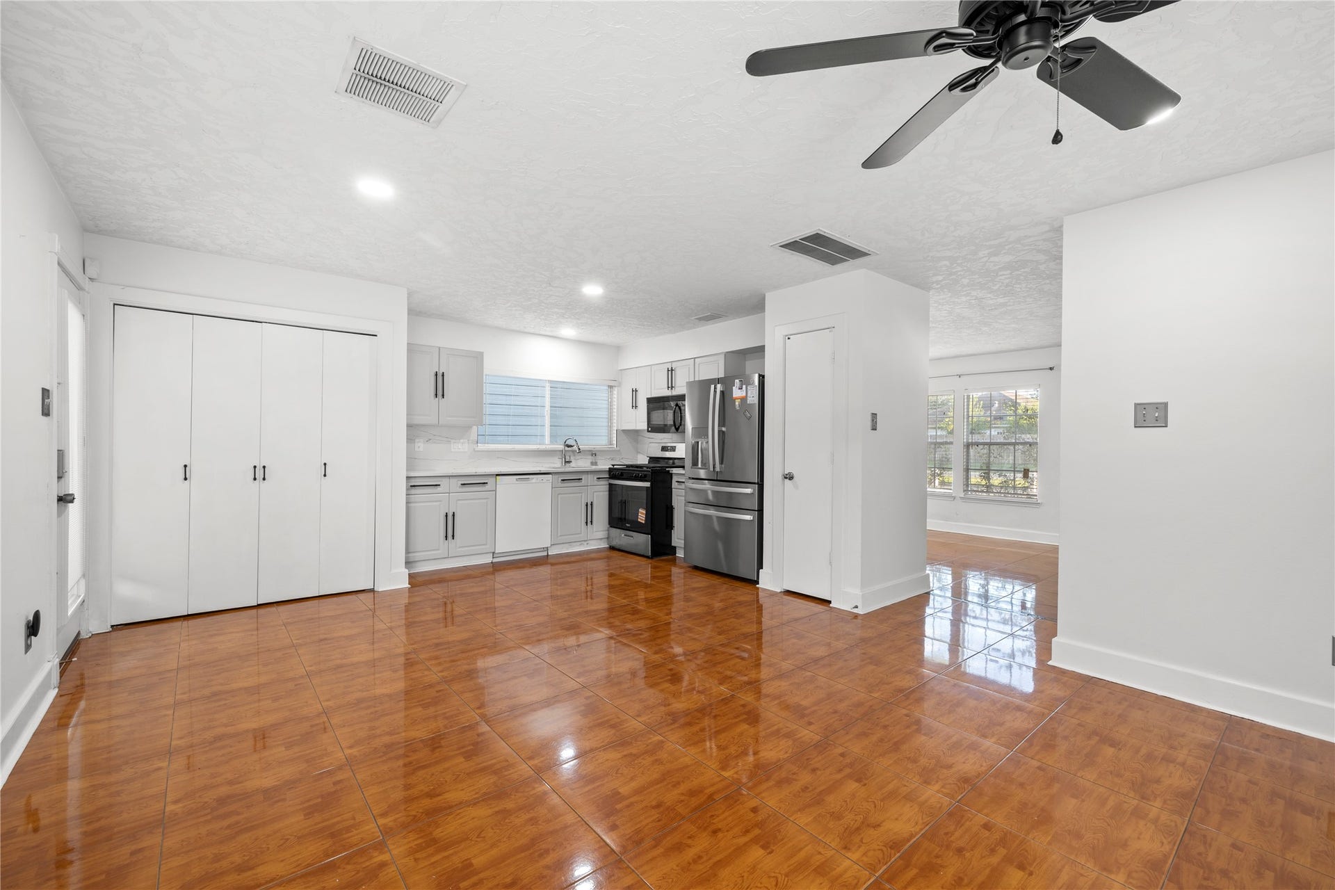 15903 S Alley Court, Houston, TX 77082 15903 S Alley Court, Houston, TX 77082