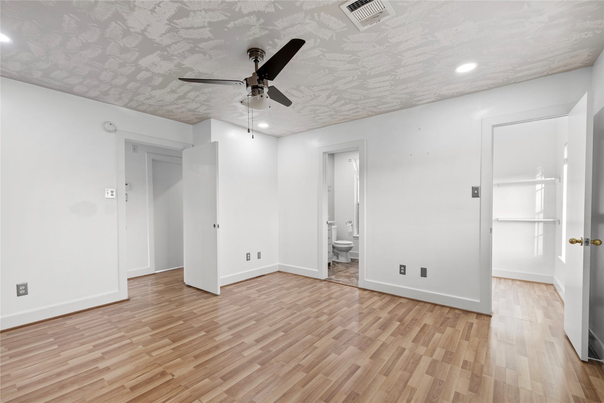 15903 S Alley Court, Houston, TX 77082 15903 S Alley Court, Houston, TX 77082