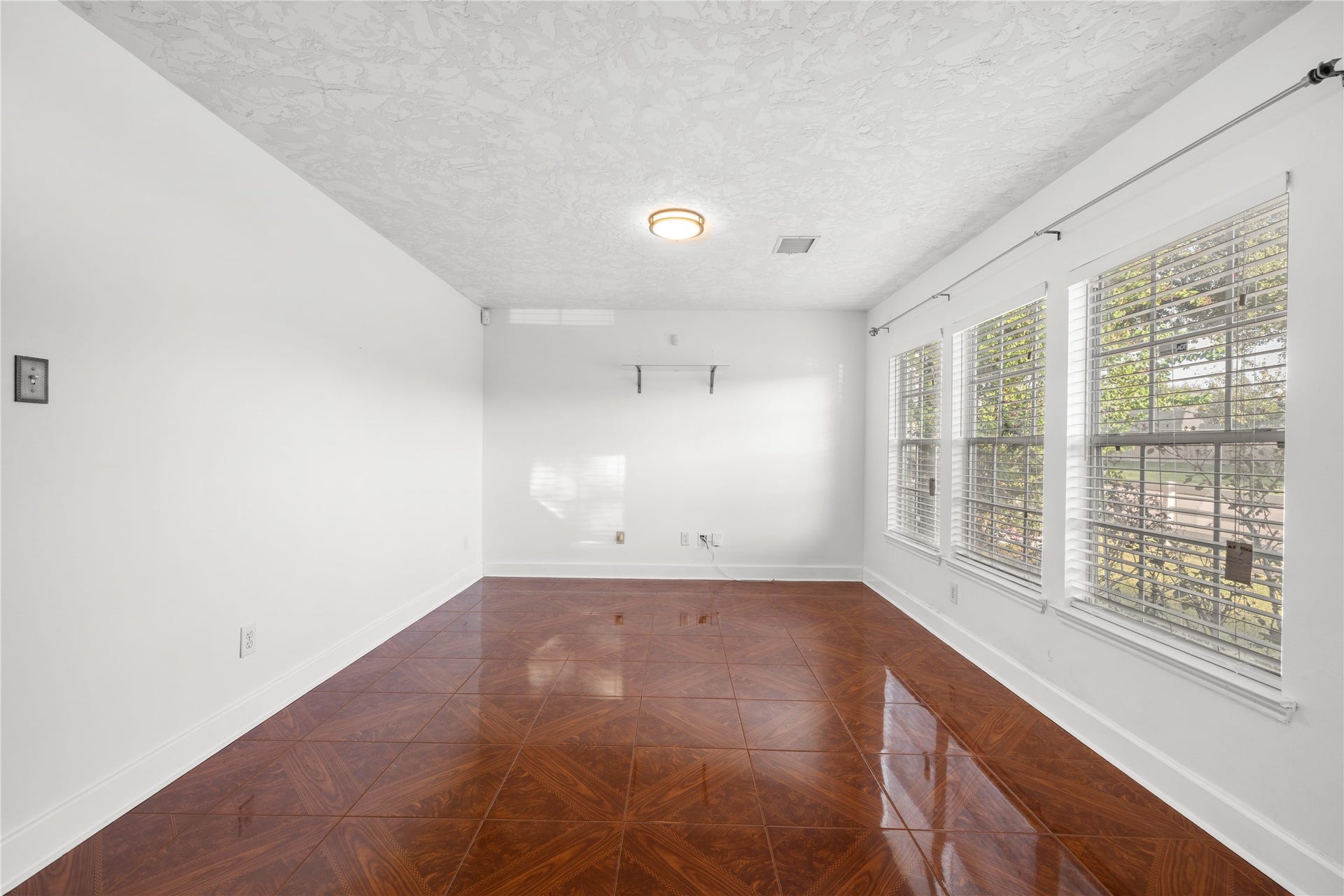 15903 S Alley Court, Houston, TX 77082 15903 S Alley Court, Houston, TX 77082