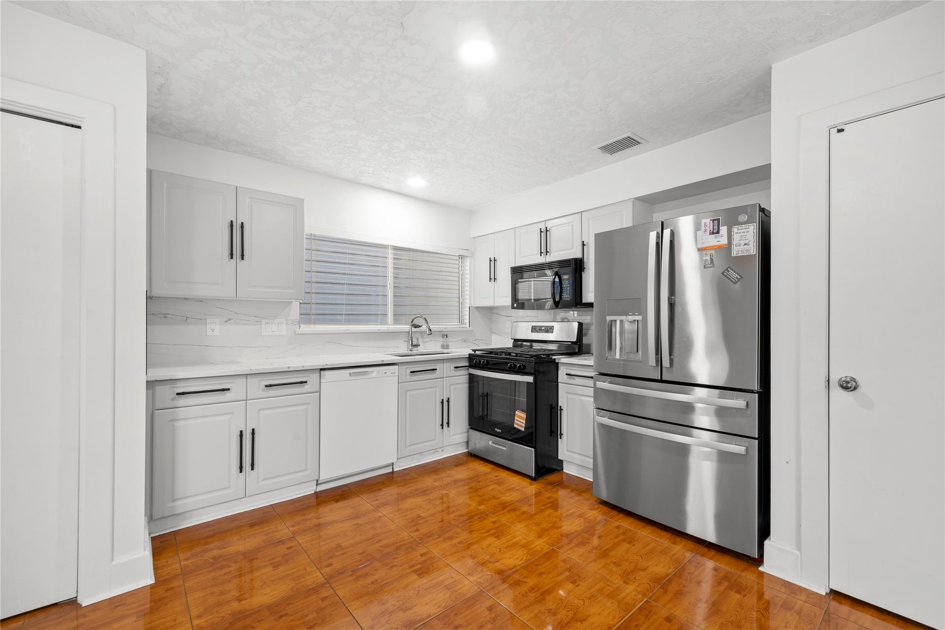 15903 S Alley Court, Houston, TX 77082 15903 S Alley Court, Houston, TX 77082