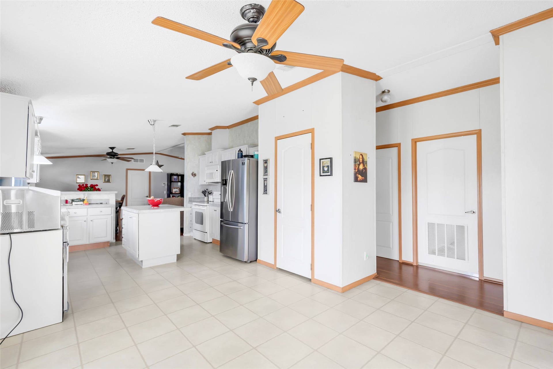 17659 E FM 1097 ROAD, Willis, TX 77378 LOTS OF ROOM FOR THE NEW COOKS...
