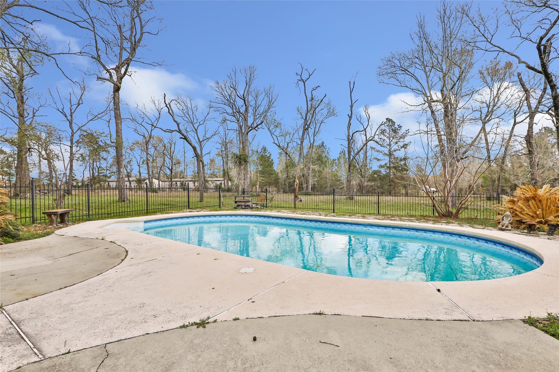 17659 E FM 1097 ROAD, Willis, TX 77378 THE POOL IS WAITING FOR THE NEW OWNERS...
