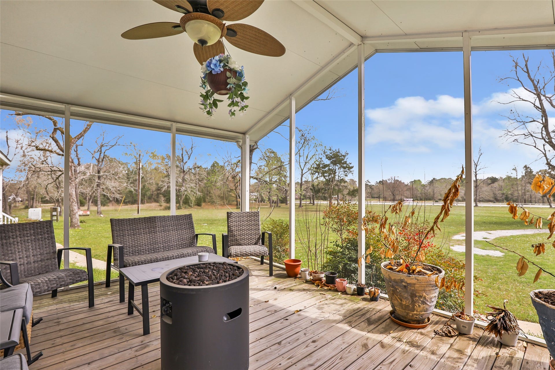 17659 E FM 1097 ROAD, Willis, TX 77378 MAIN HOME, SELLER ADDED SCREENED IN PORCH, YOU CAN ALWAYS ENJOY A NICE COOL BREEZE...