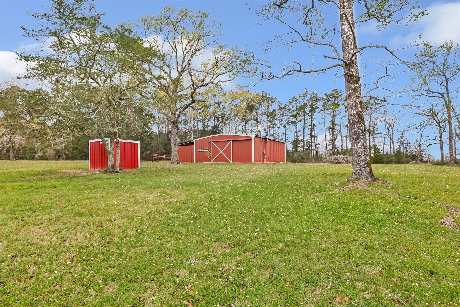 17659 E FM 1097 ROAD, Willis, TX 77378 2012 SHOP IS 30' X 40' WITH CONCRETE FLOOR. OFFICE INSIDE INSULATED WITH A/C, LIGHTING AND WALL PLUGS, 100 AMP 240V BREAKER BOX & LED LIGHTING 2021. ALSO, HAS TV & ANTENNA WITH REMOTE...