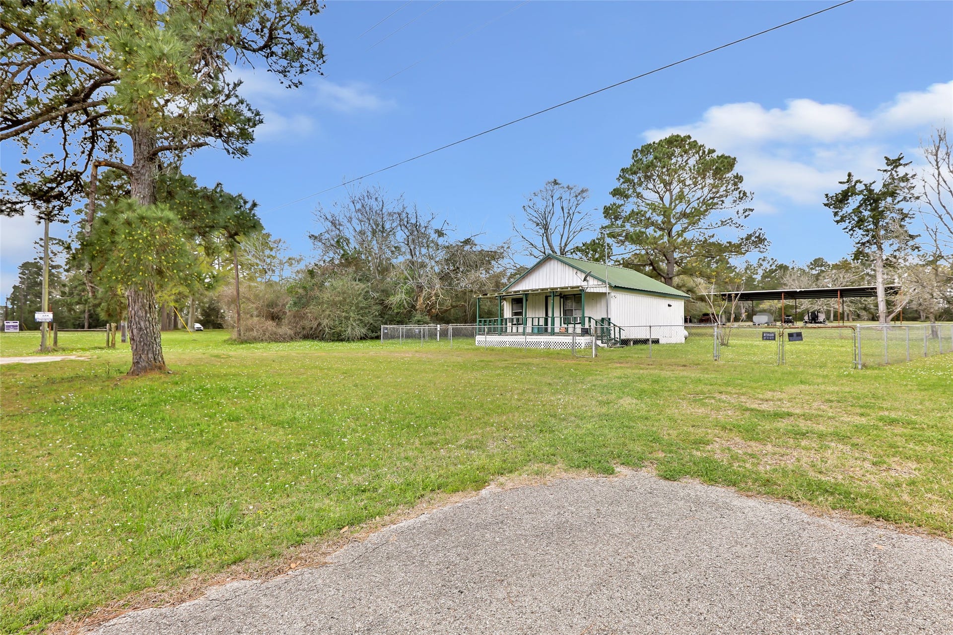 17659 E FM 1097 ROAD, Willis, TX 77378 INCOME PRODUCING PROPERTY - USE AS A RENTAL OR MOTHER-IN-LAW QUARTERS OR AN OFFICE... LOTS OF ROAD FRONTAGE ON BUSY FM 1097 EAST...