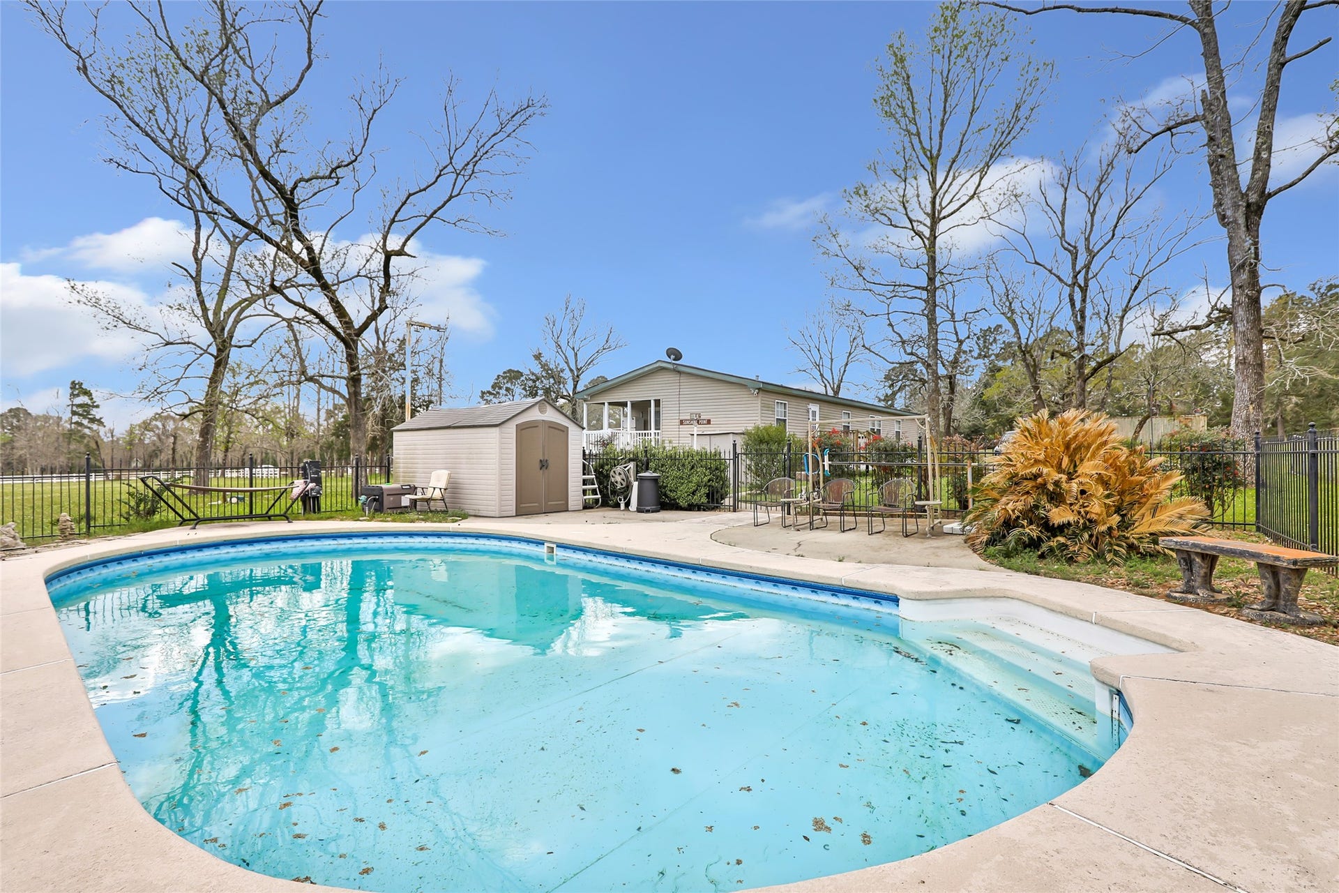 17659 E FM 1097 ROAD, Willis, TX 77378 INGROUND POOL IS 4' TO 4 1/2' ON SHALLOW END AND 9 1/2' DEEP ON DEEP END. POOL IS FENCED AND GATED, ENJOY MANY HOURS SWIMMING OR JUST RELAXING...