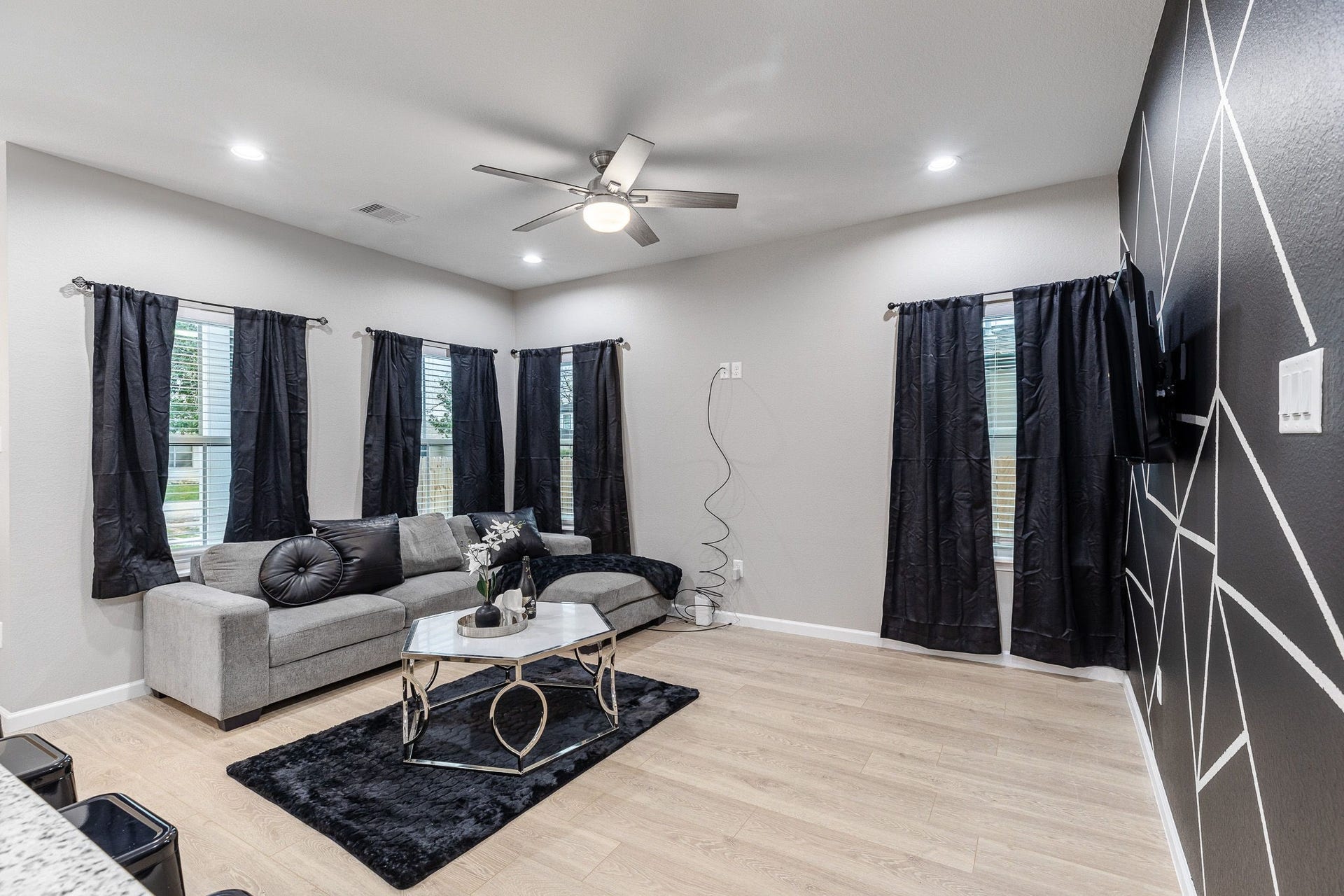 4661 Clover Street, #A, Houston, TX 77051 4661 Clover Street, #A, Houston, TX 77051