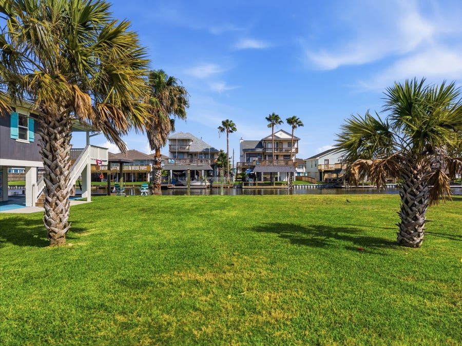 Property photo for 489 Pompano Street, Bayou Vista, TX