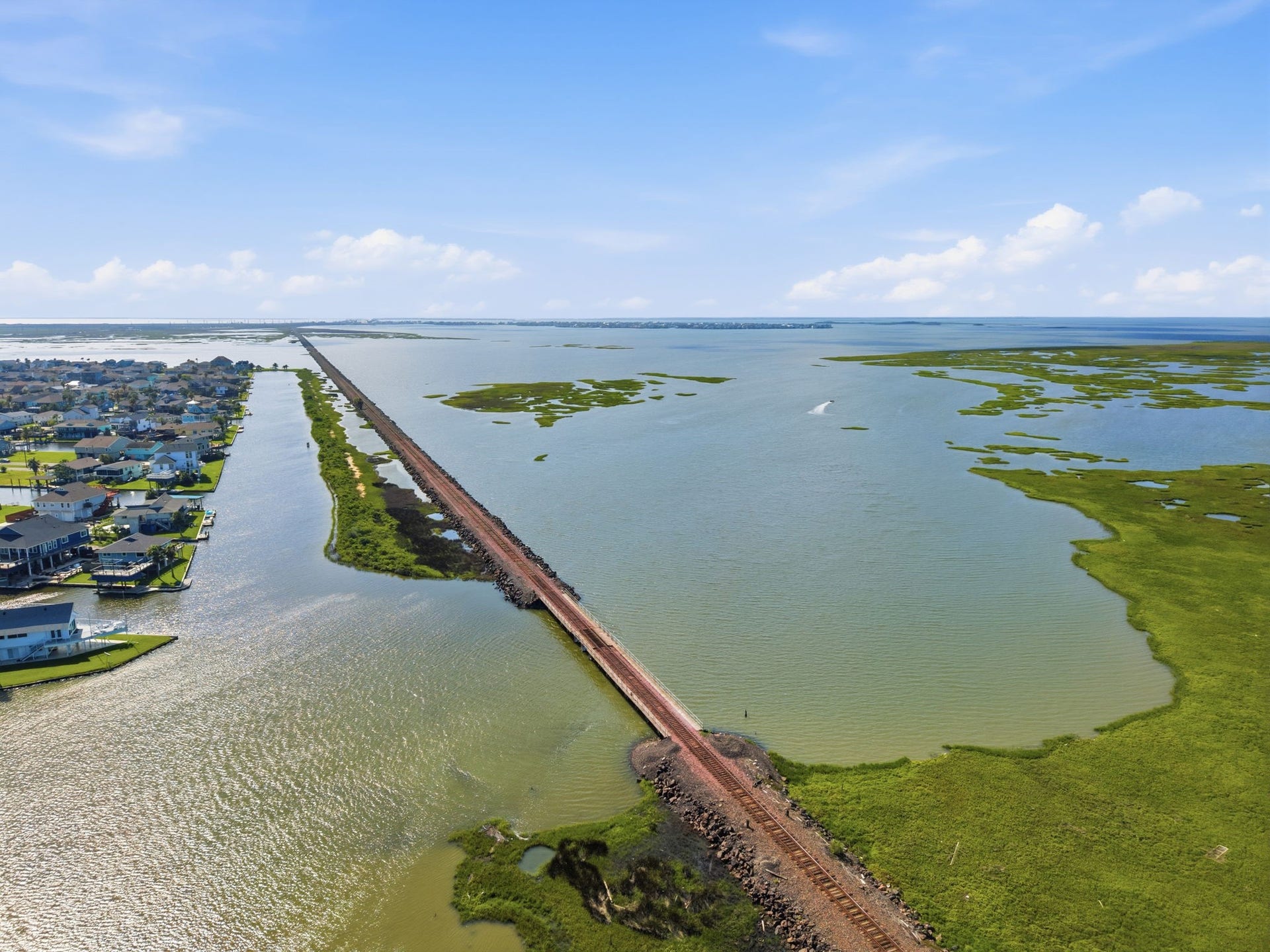 489 Pompano Street, Bayou Vista, TX 77563 489 Pompano Street, Bayou Vista, TX 77563