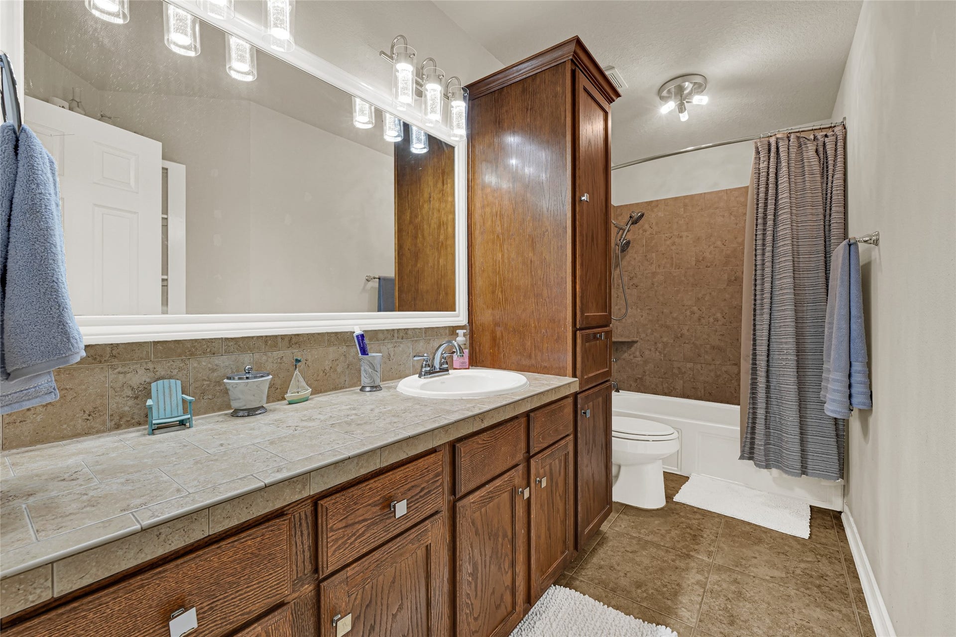 Spacious bathroom