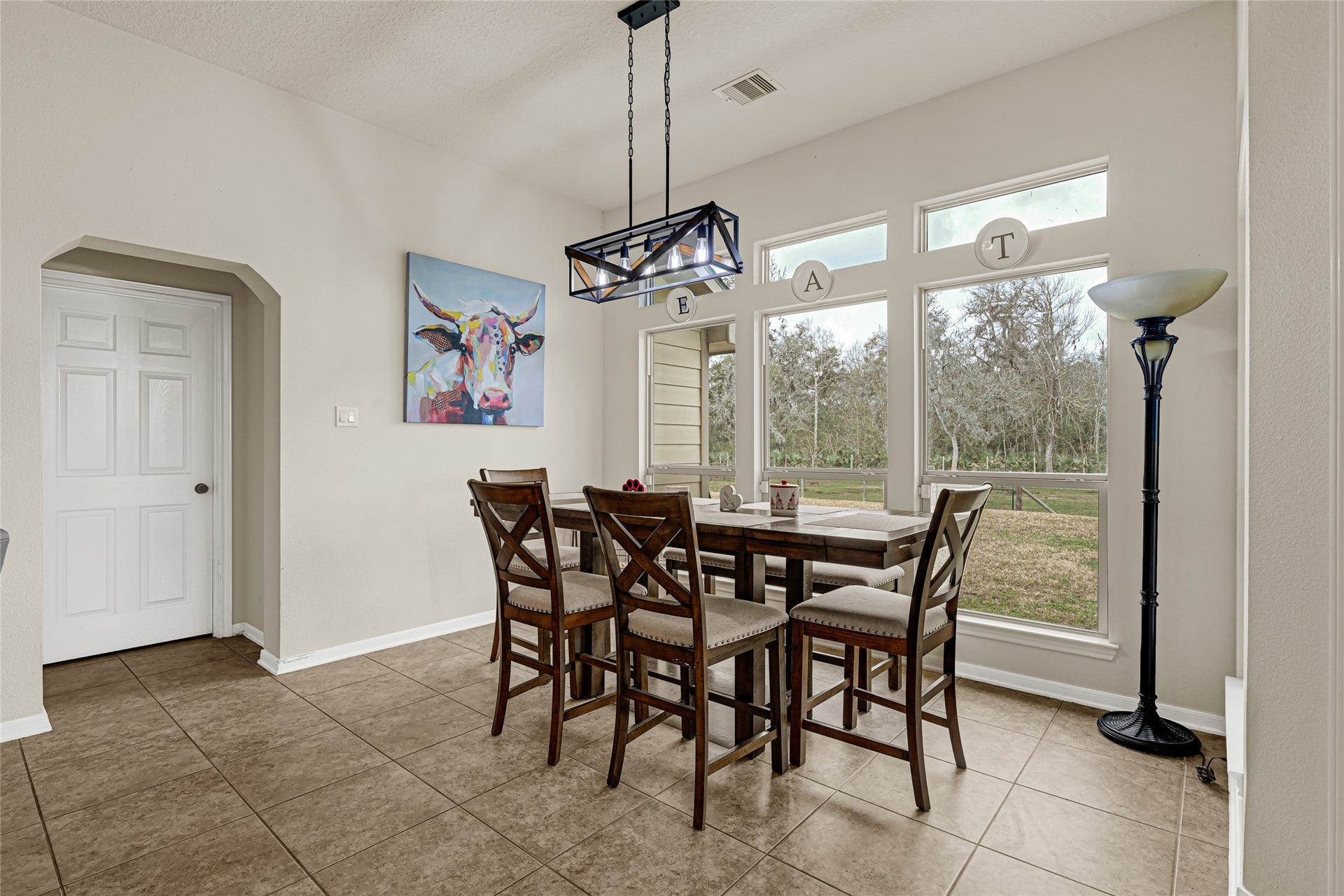Dining room with beautiful view!