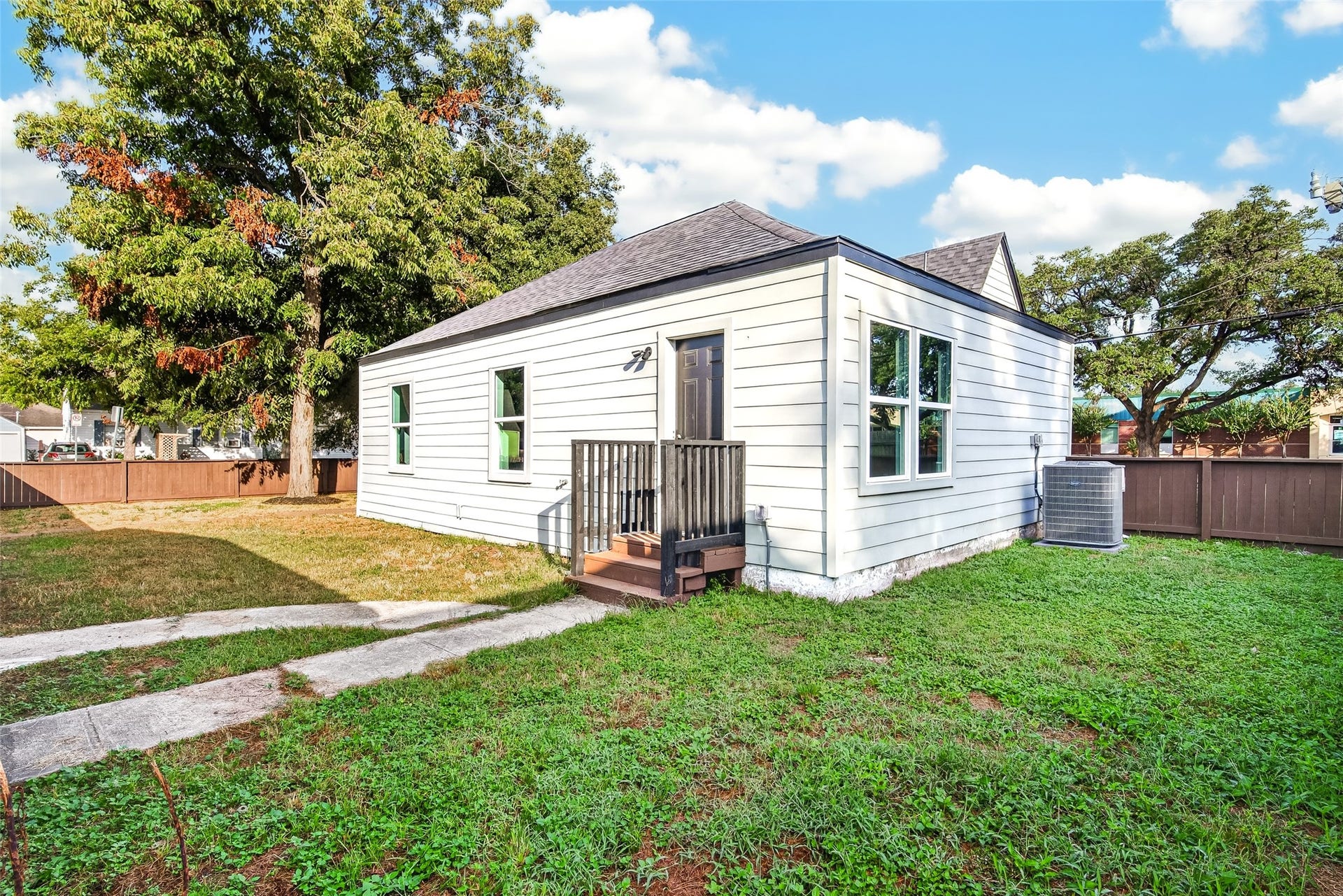 202 Jackson Avenue, Pasadena, TX 77506