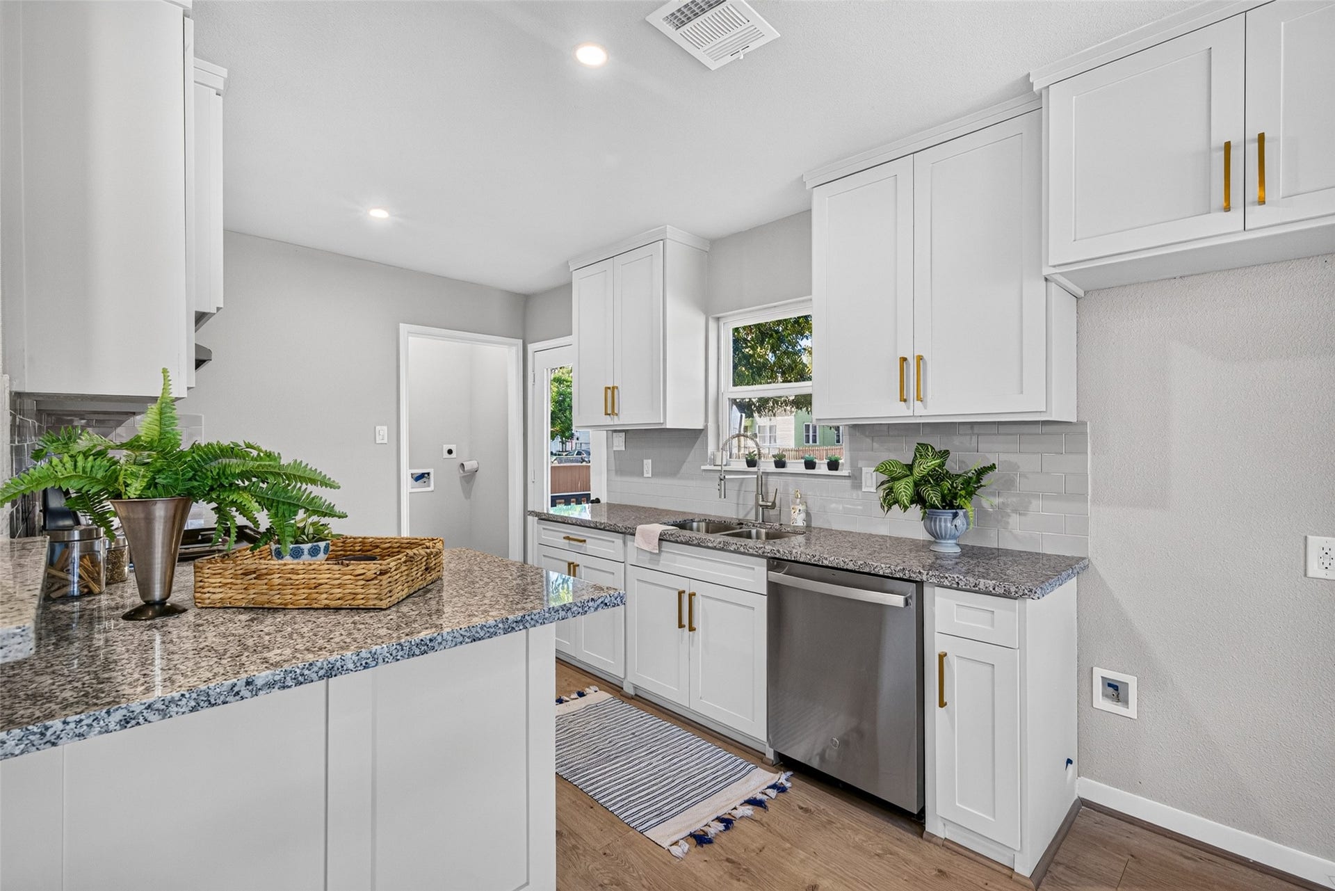 202 Jackson Avenue, Pasadena, TX 77506