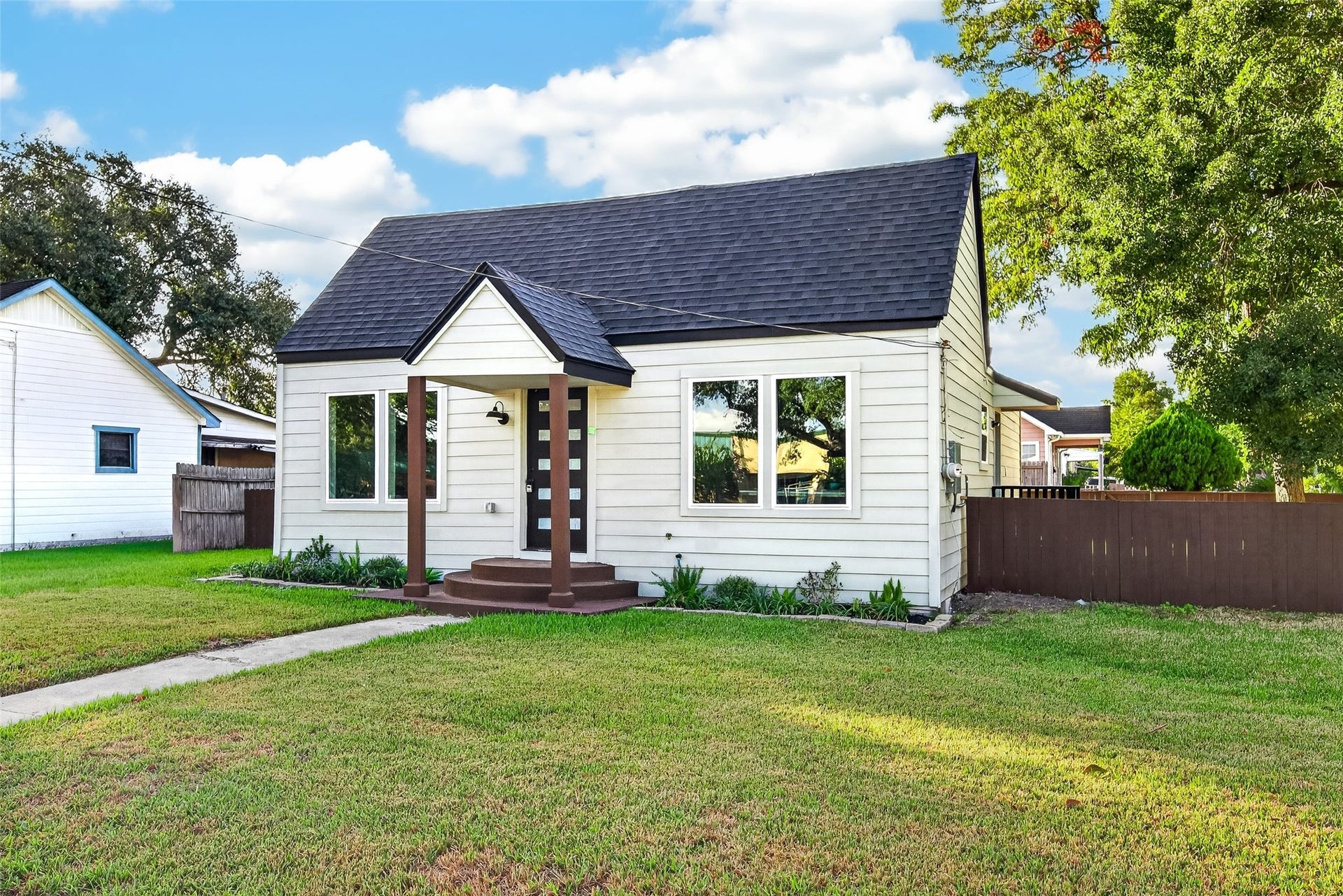 202 Jackson Avenue, Pasadena, TX 77506