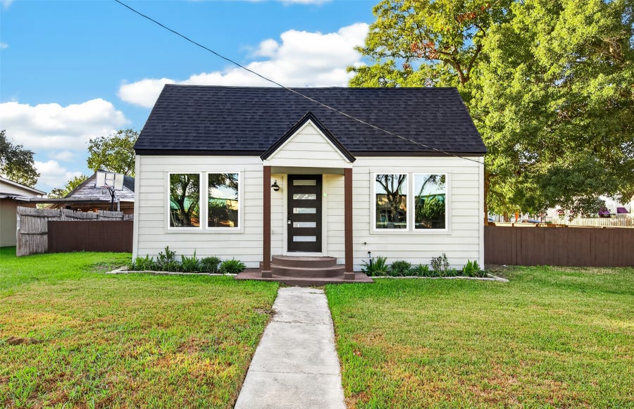 Property photo for 202 Jackson Avenue, Pasadena, TX