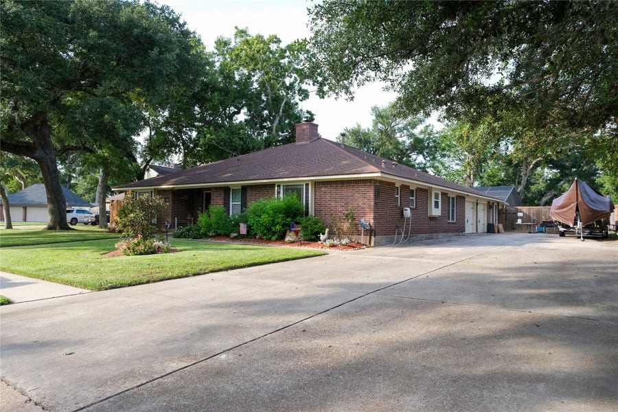 Property photo for 324 Juniper Street, Lake Jackson, TX