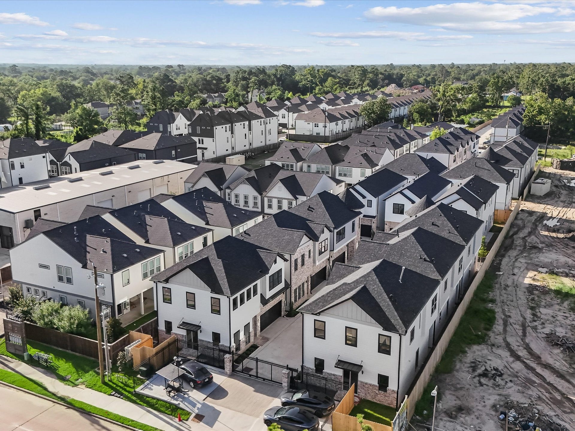 2590 W Tidwell Road, Houston, TX 77091 2590 W Tidwell Road, Houston, TX 77091