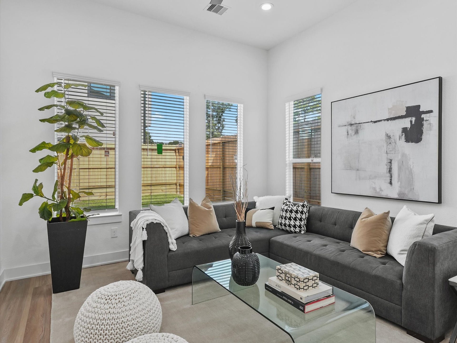 2590 W Tidwell Road, Houston, TX 77091 2590 W Tidwell Road, Houston, TX 77091