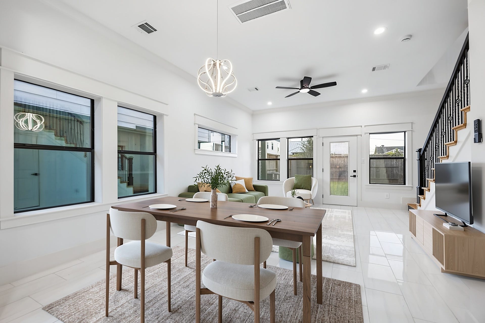119 E 38th Street, Houston, TX 77018 119 E 38th Street, Houston, TX 77018