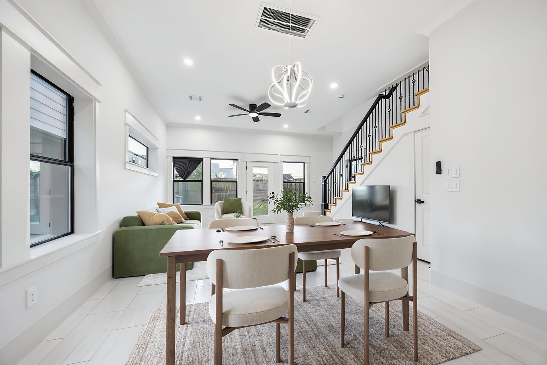 119 E 38th Street, Houston, TX 77018 119 E 38th Street, Houston, TX 77018