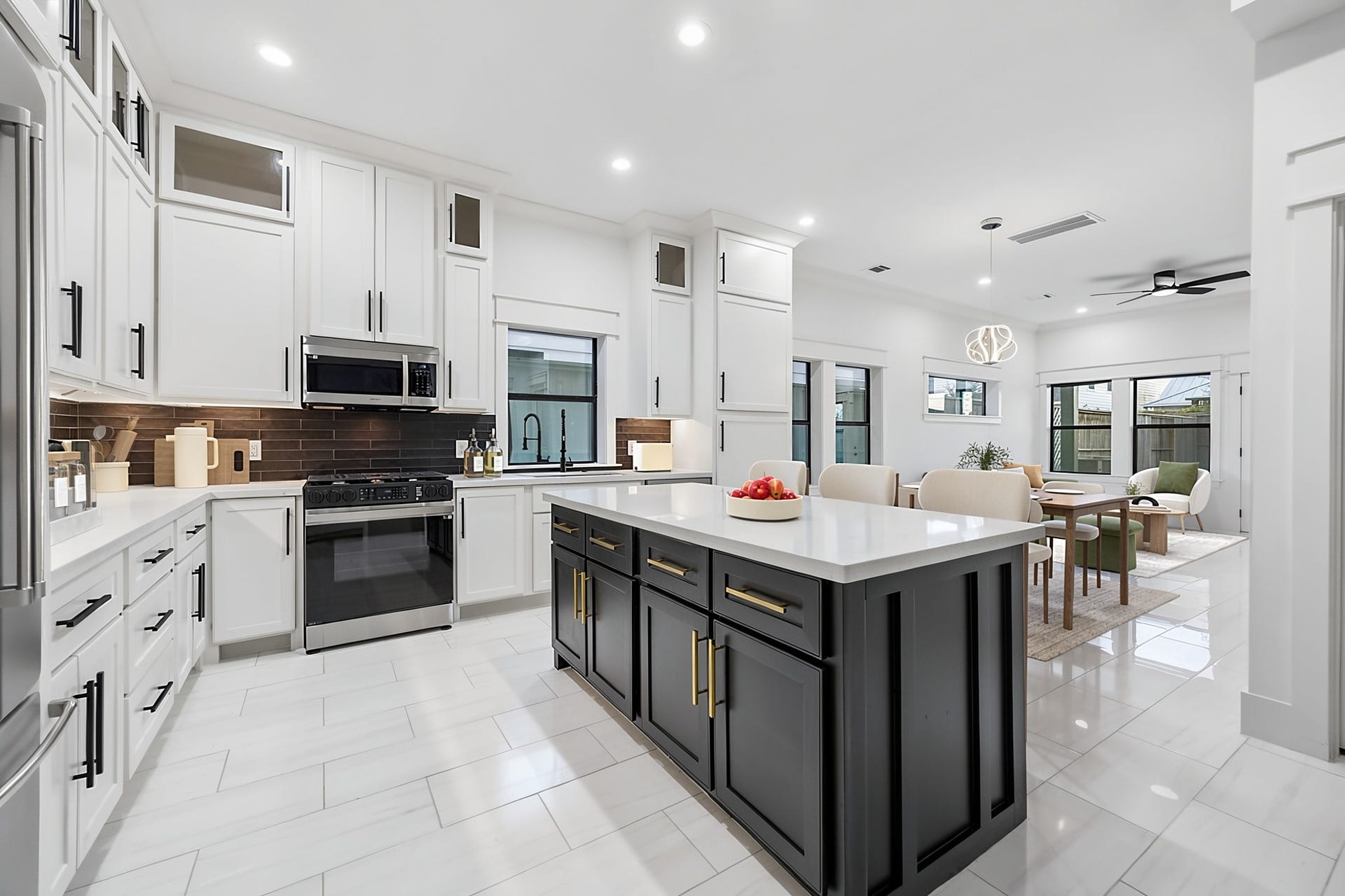 119 E 38th Street, Houston, TX 77018 119 E 38th Street, Houston, TX 77018