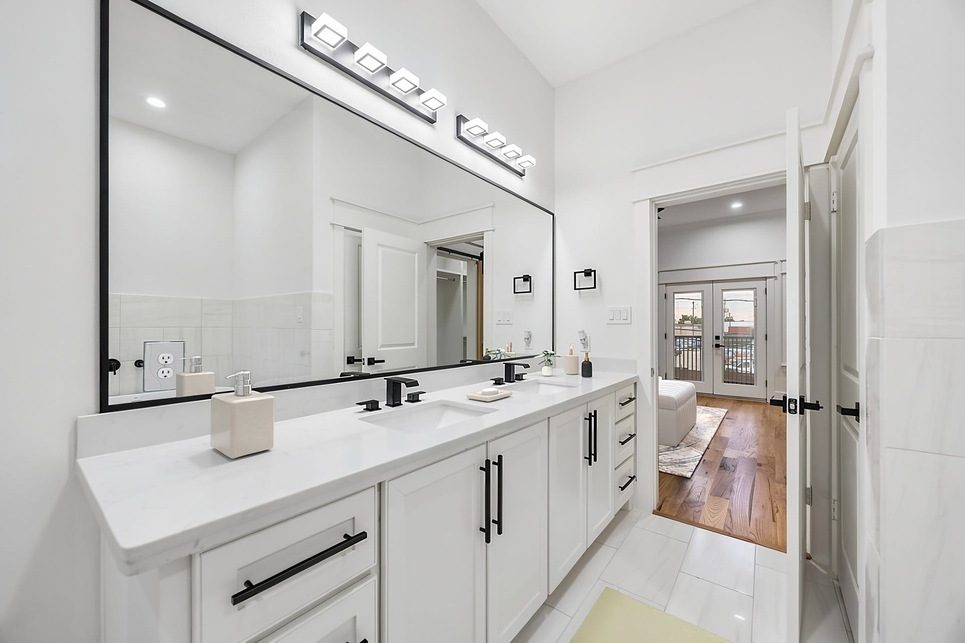 119 E 38th Street, Houston, TX 77018 119 E 38th Street, Houston, TX 77018