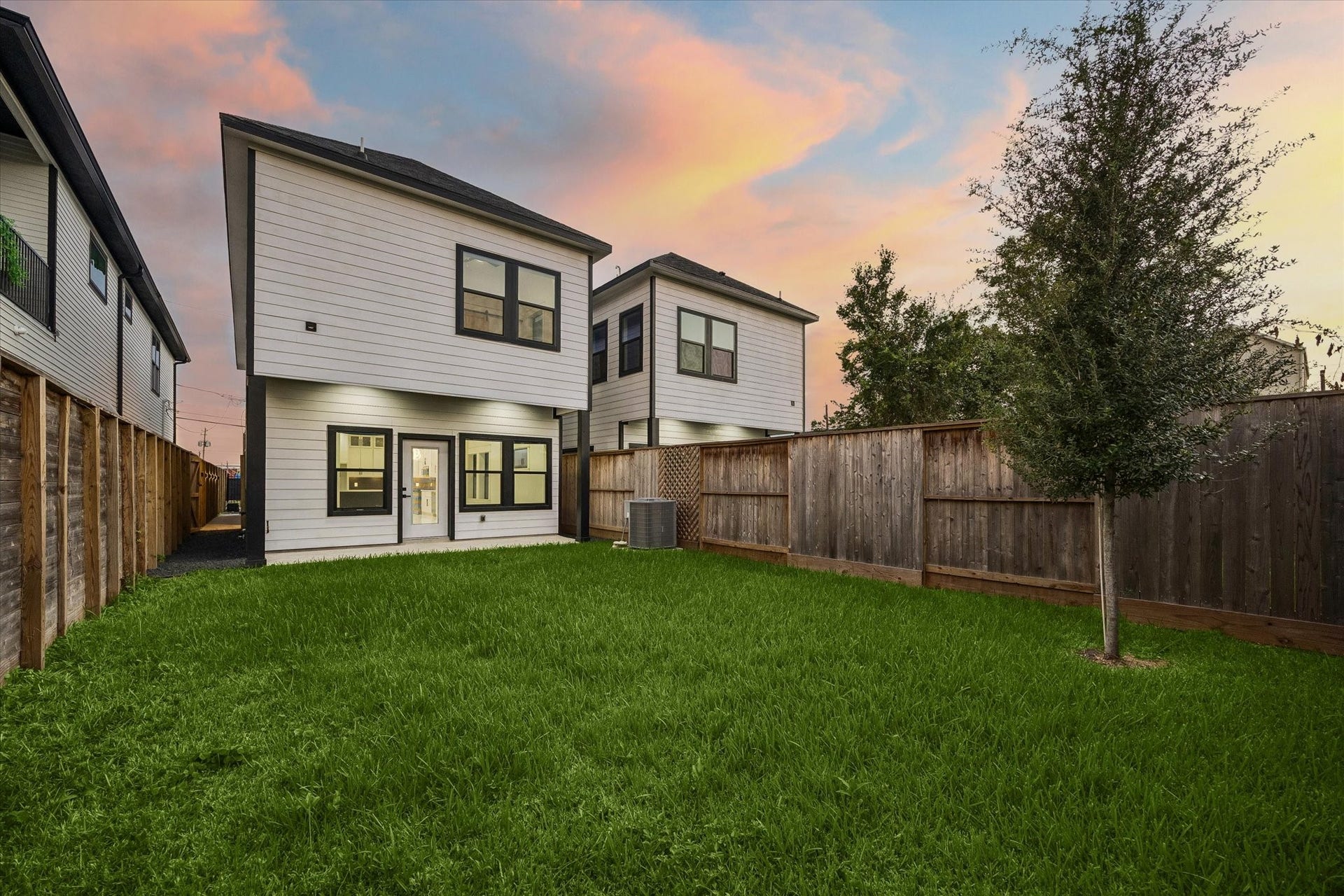 119 E 38th Street, Houston, TX 77018 119 E 38th Street, Houston, TX 77018