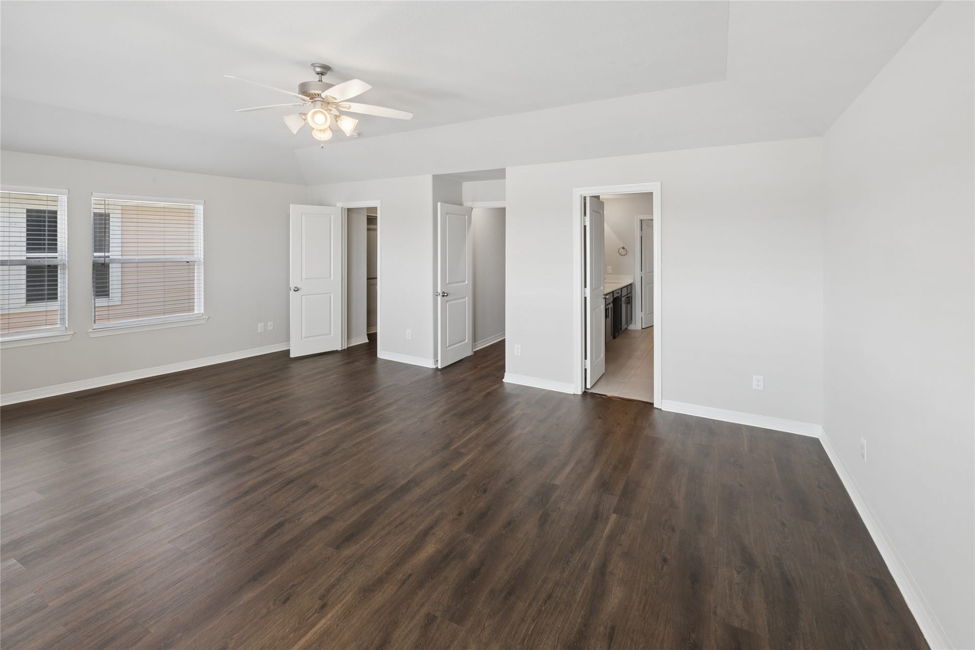 705 N Bayshore Drive, La Porte, TX 77571 Primary Suite