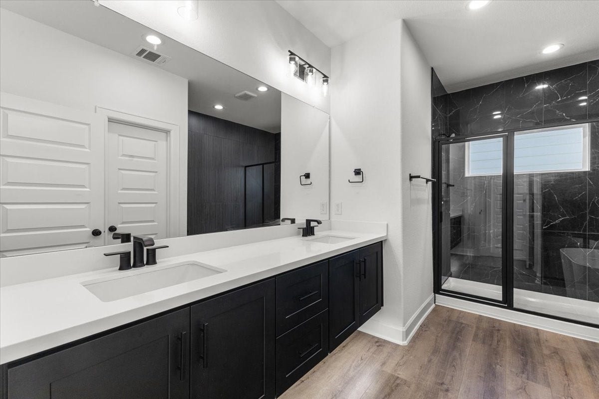 5002 Yesenia Palm Street, Houston, TX 77021 5002 Yesenia Palm Street, Houston, TX 77021