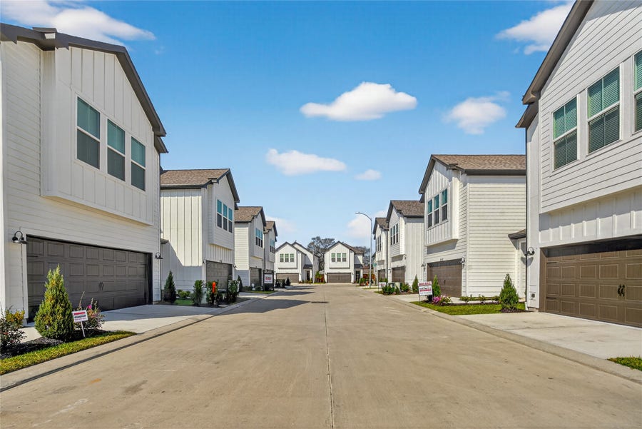 Property photo for 5002 Yesenia Palm Street, Houston, TX