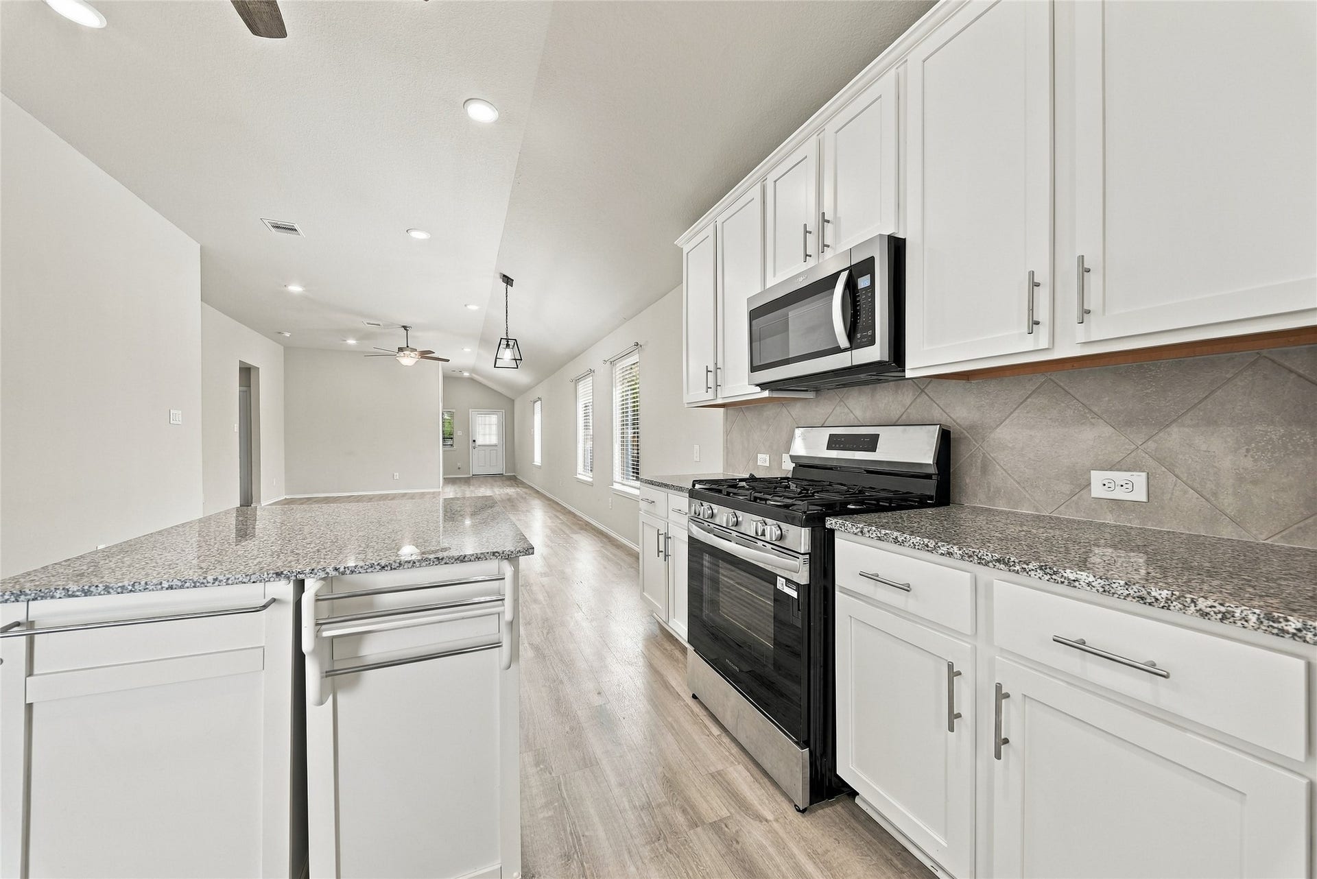 421 Camas Creek Lane, Magnolia, TX 77354