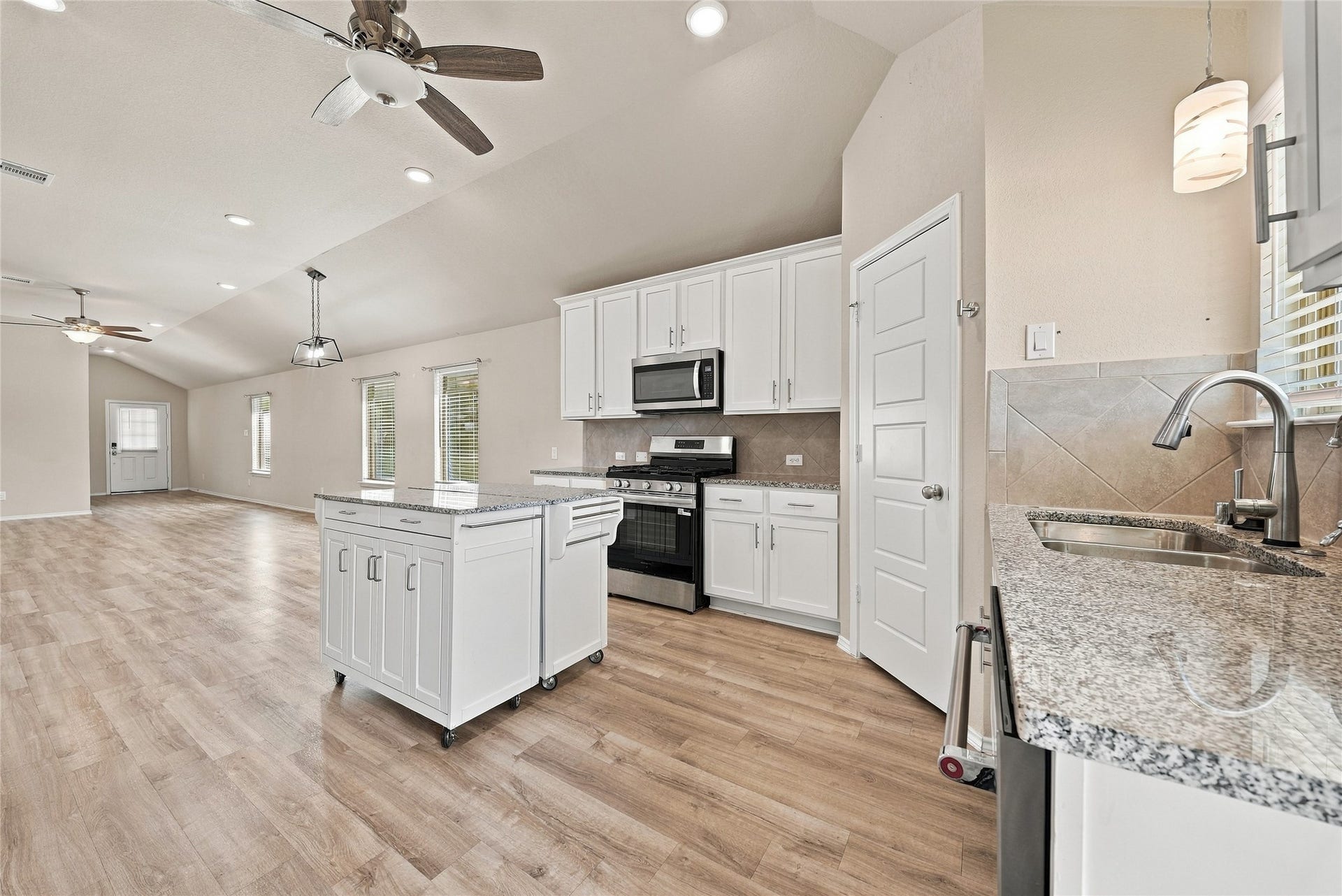 421 Camas Creek Lane, Magnolia, TX 77354