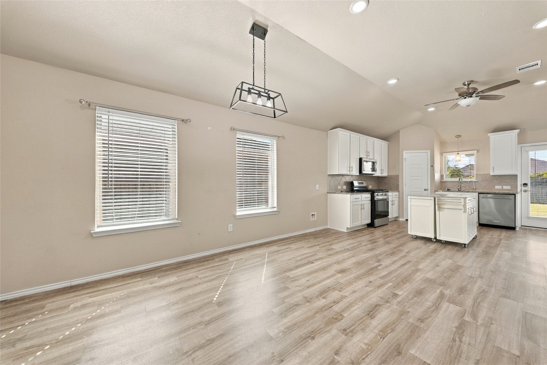 421 Camas Creek Lane, Magnolia, TX 77354
