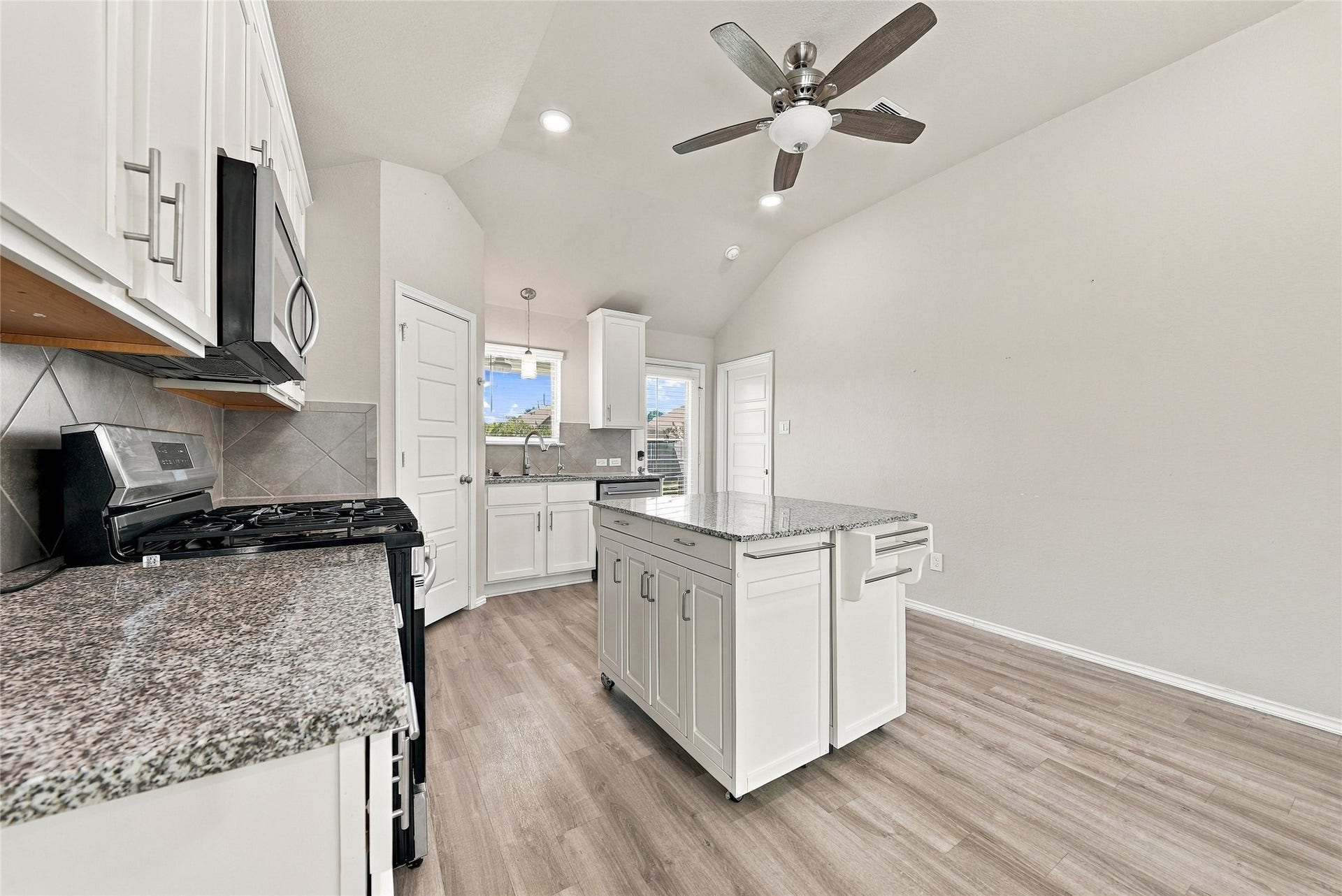 421 Camas Creek Lane, Magnolia, TX 77354