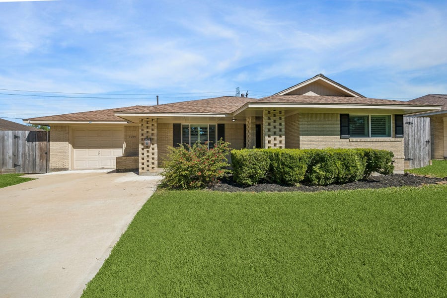 Property photo for 1214 W 31st Street, Houston, TX