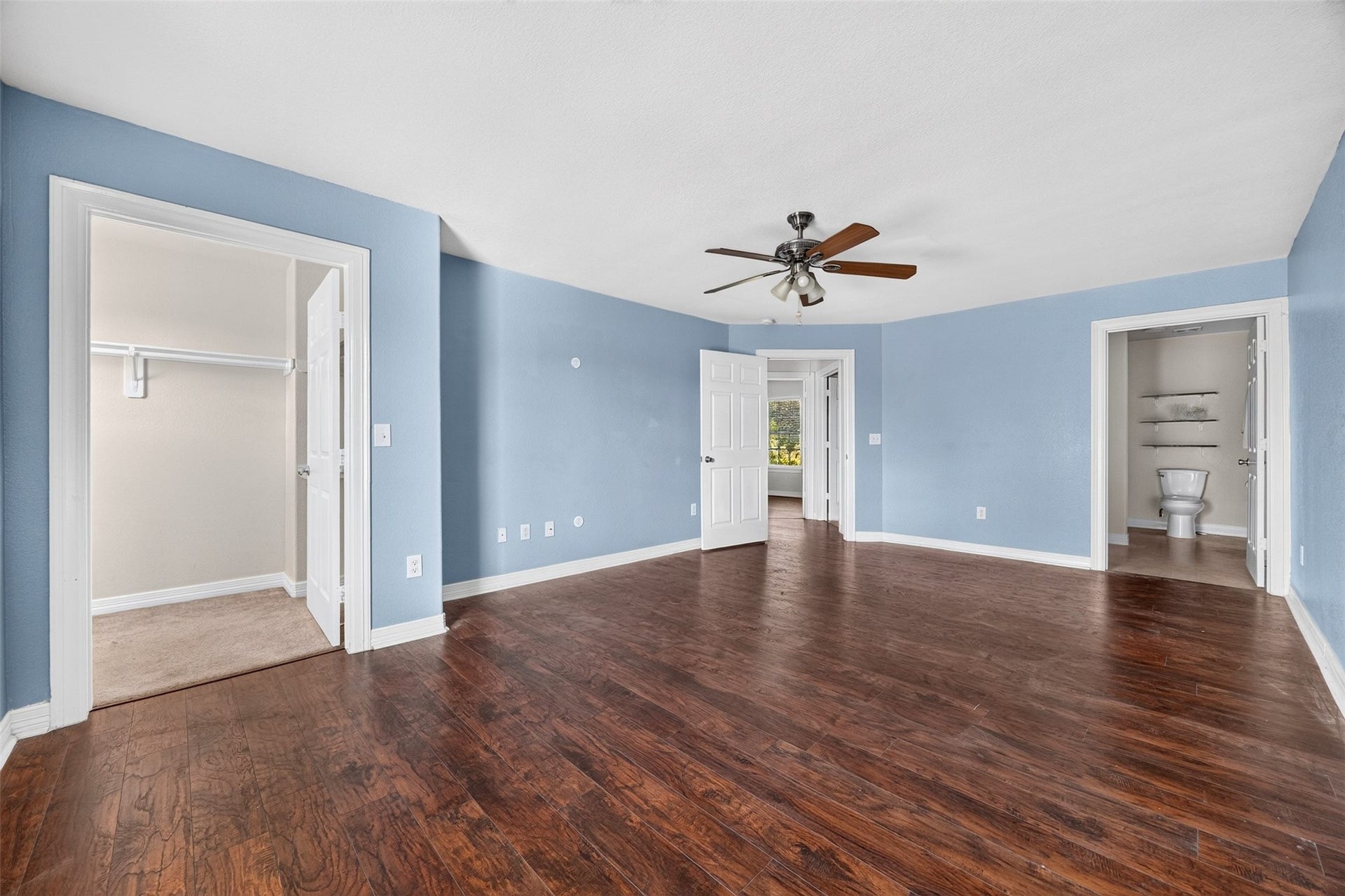 2820 28th Avenue N, Texas City, TX 77590 Upstairs Primary Bedroom