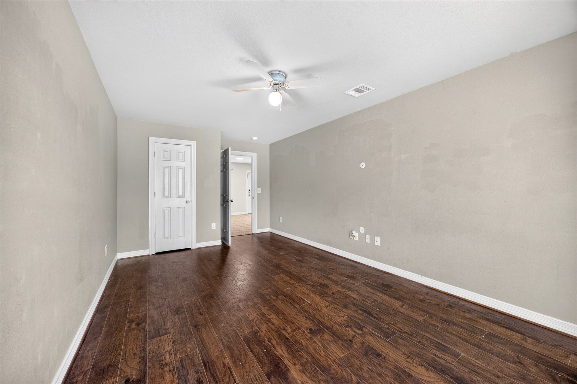 2820 28th Avenue N, Texas City, TX 77590 Downstairs Bedroom