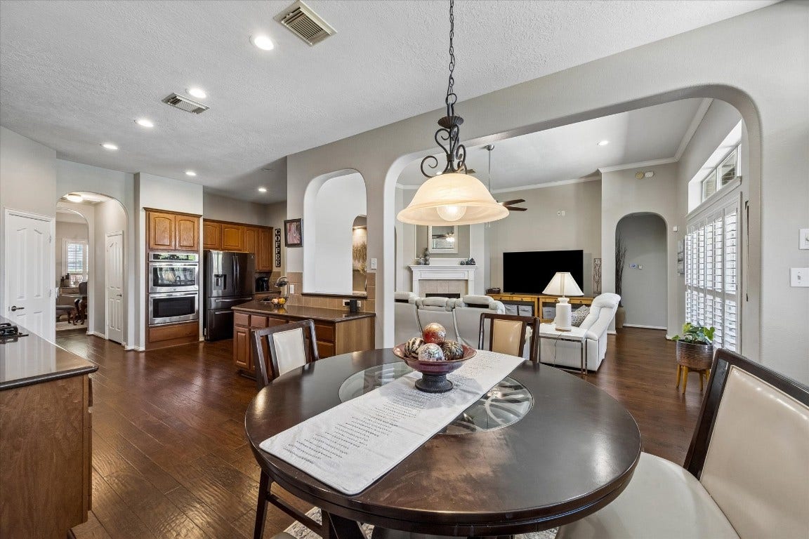 803 Woodcrest Drive, Friendswood, TX 77546 803 Woodcrest Drive, Friendswood, TX 77546