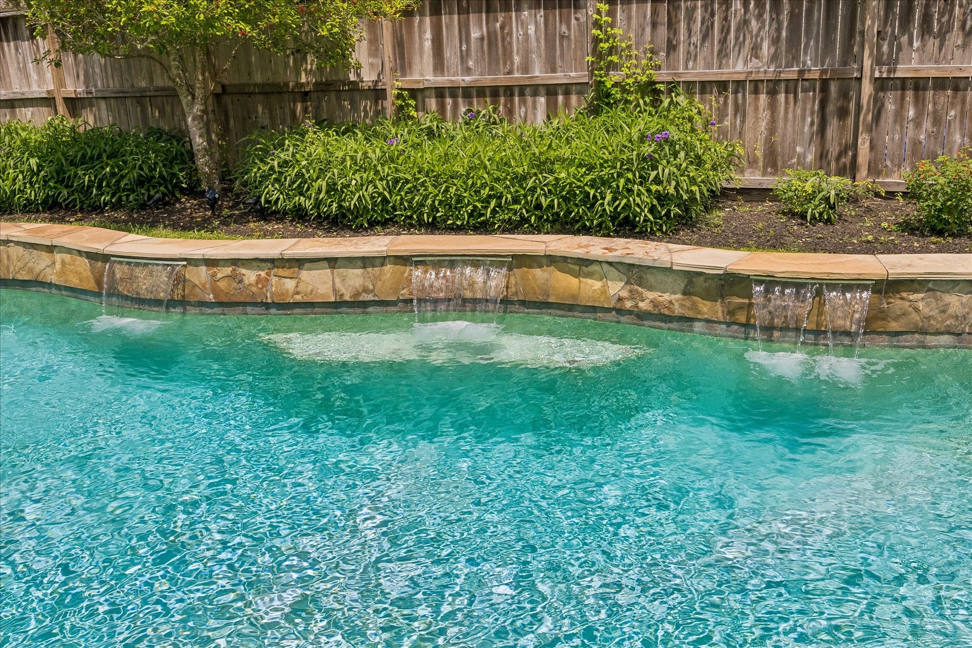 803 Woodcrest Drive, Friendswood, TX 77546 803 Woodcrest Drive, Friendswood, TX 77546