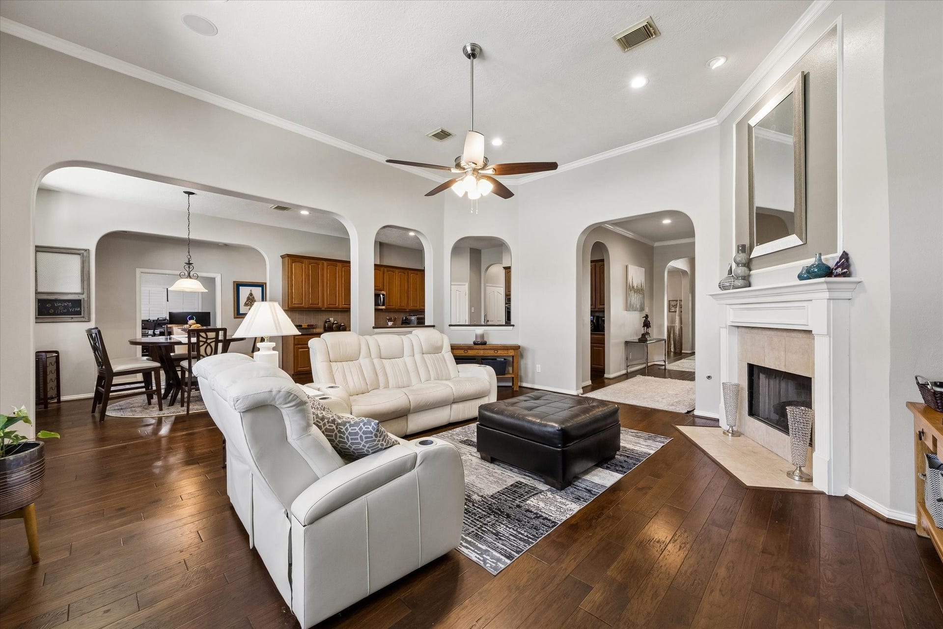 803 Woodcrest Drive, Friendswood, TX 77546 803 Woodcrest Drive, Friendswood, TX 77546