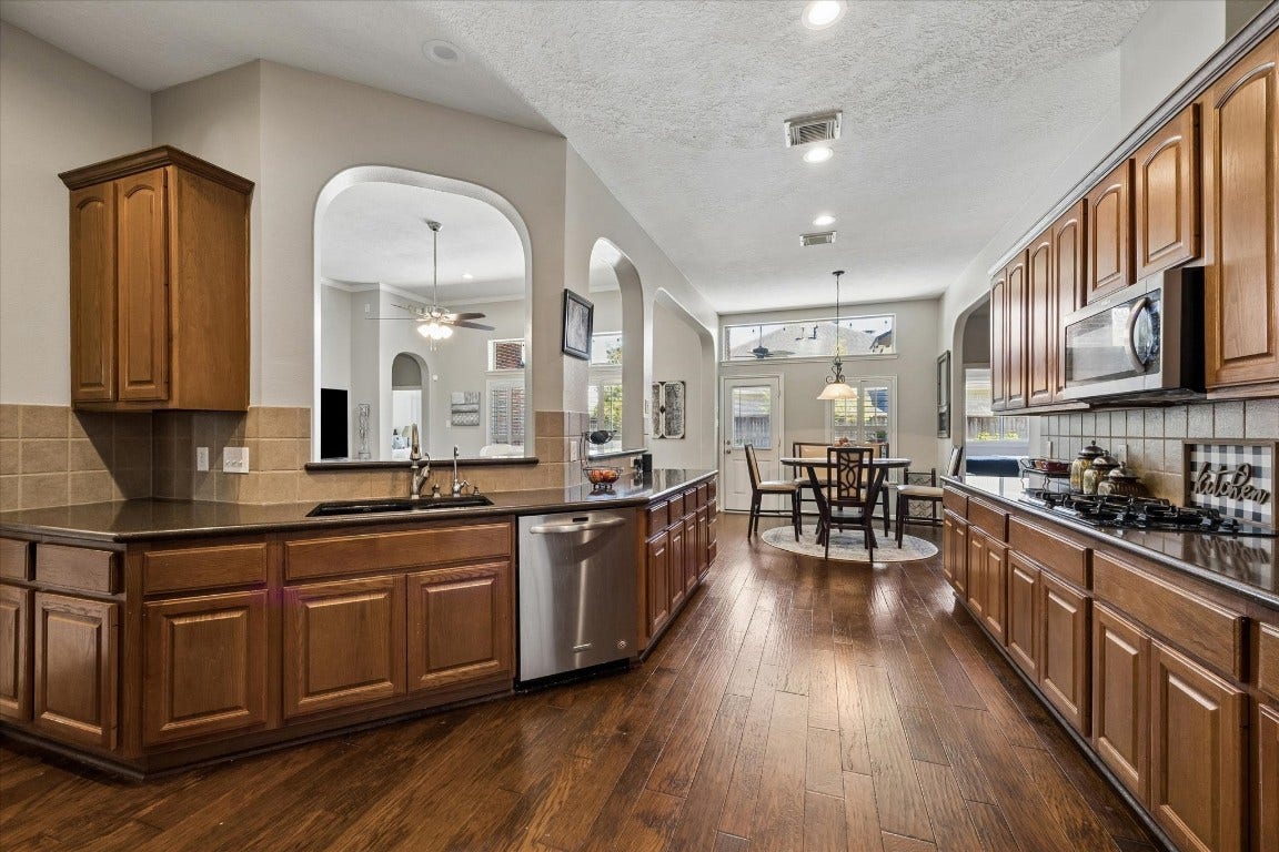 803 Woodcrest Drive, Friendswood, TX 77546 803 Woodcrest Drive, Friendswood, TX 77546