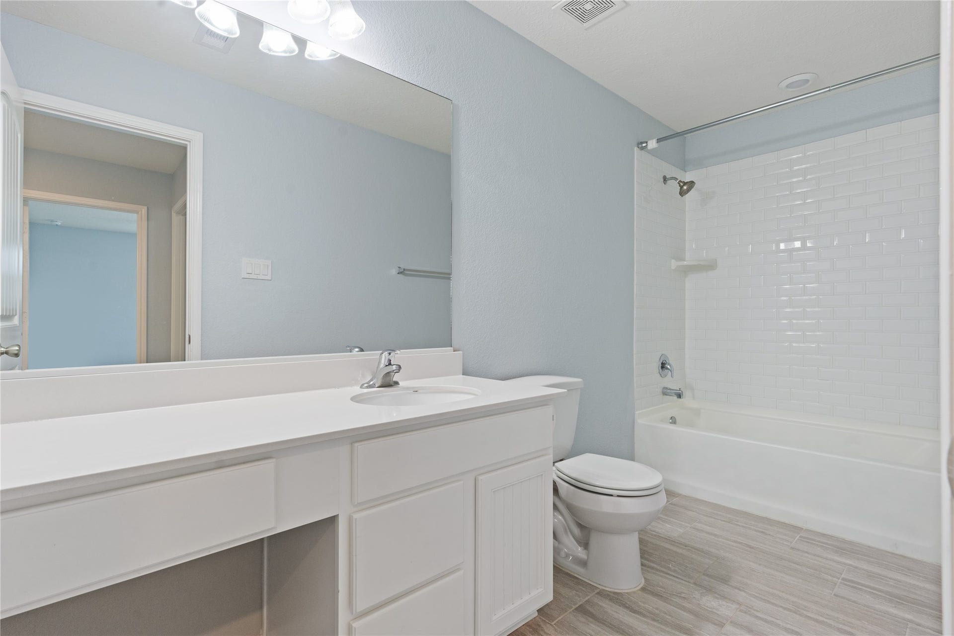 2nd bathroom on 2nd floor