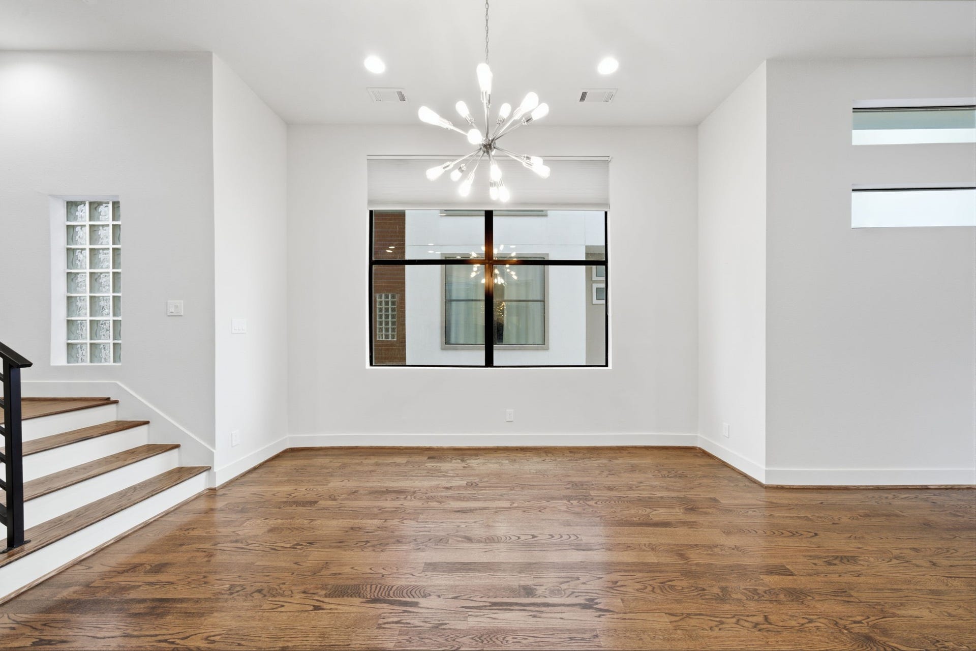 1215 Summer Street, #C, Houston, TX 77007 HUGE WINDOWS by the Dining area - lets in so much NATURAL LIGHT!