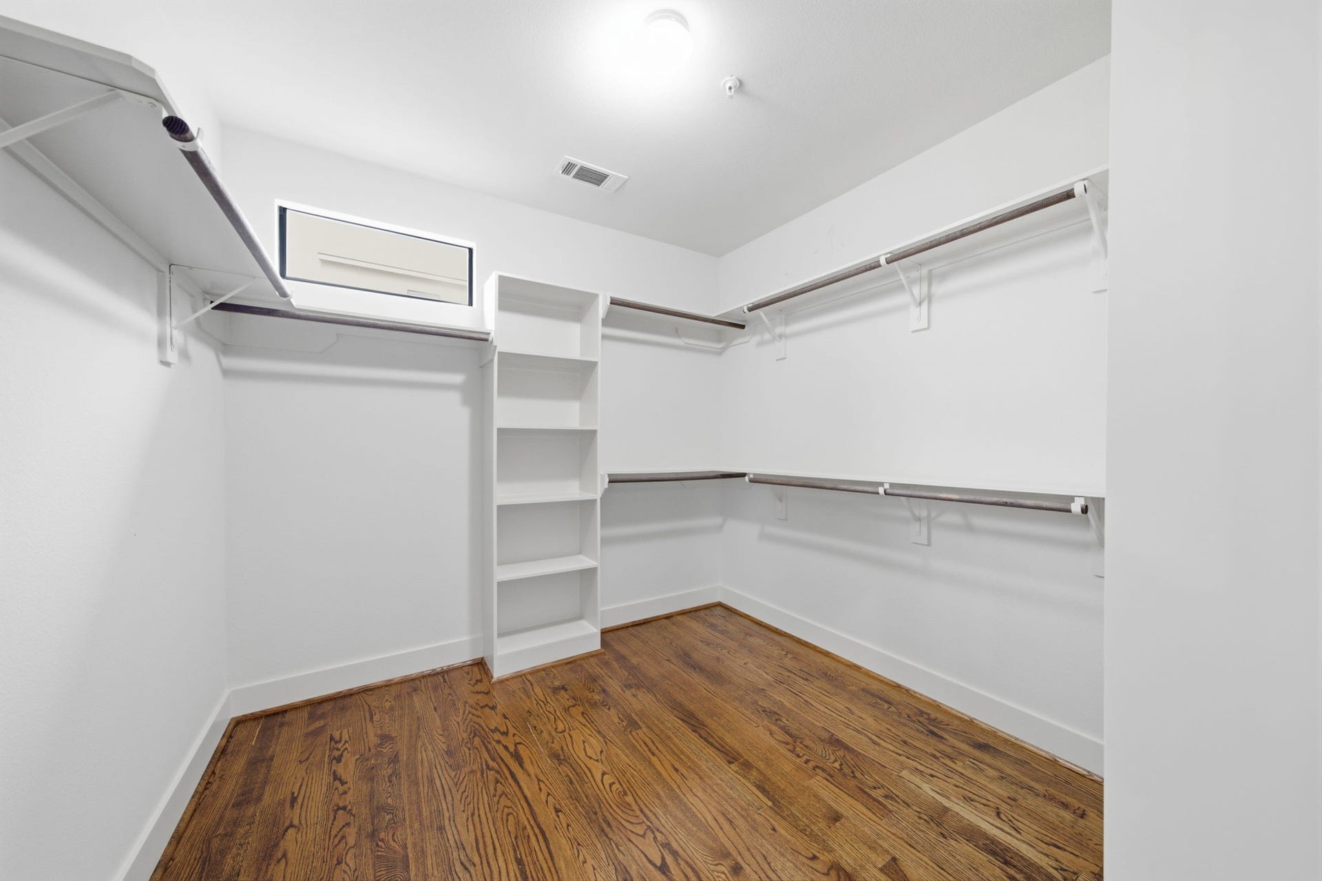 1215 Summer Street, #C, Houston, TX 77007 Primary Bedroom - LARGE WALK-IN CLOSET. Note WOOD floors continue on in here!