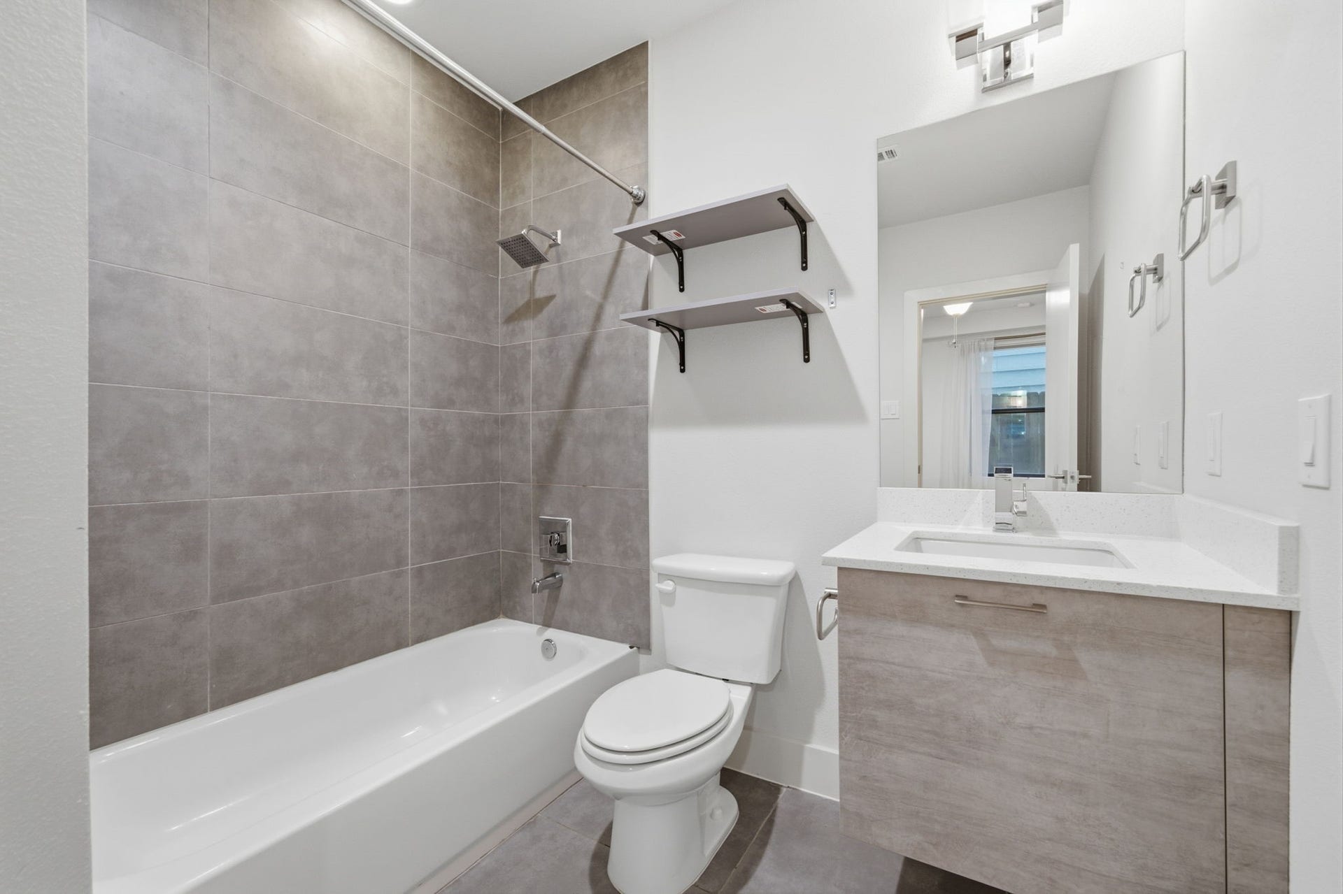 1215 Summer Street, #C, Houston, TX 77007 1st floor - Guest bathroom. Not pictured - good sized linen closet on the left