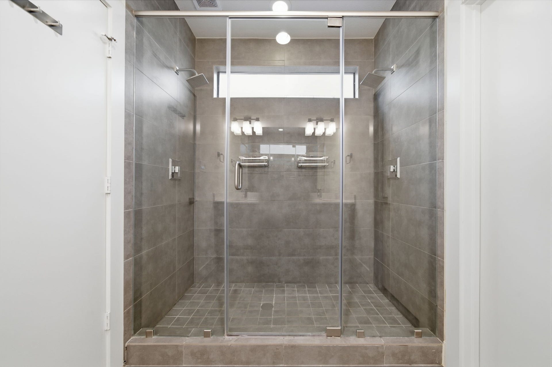 1215 Summer Street, #C, Houston, TX 77007 Good sized shower in the Primary bathroom!